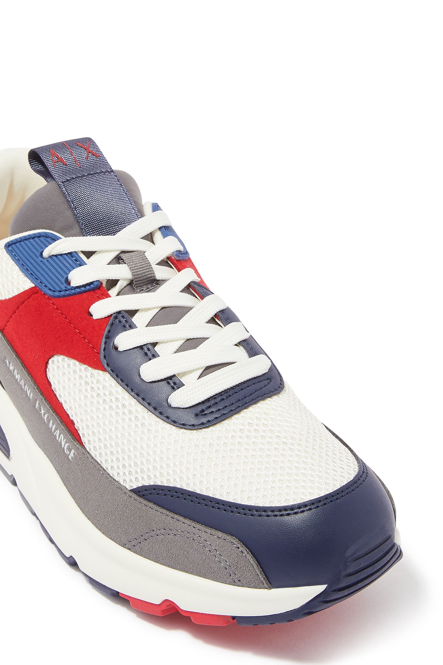 سنيكرز برونكس بشعار الماركة