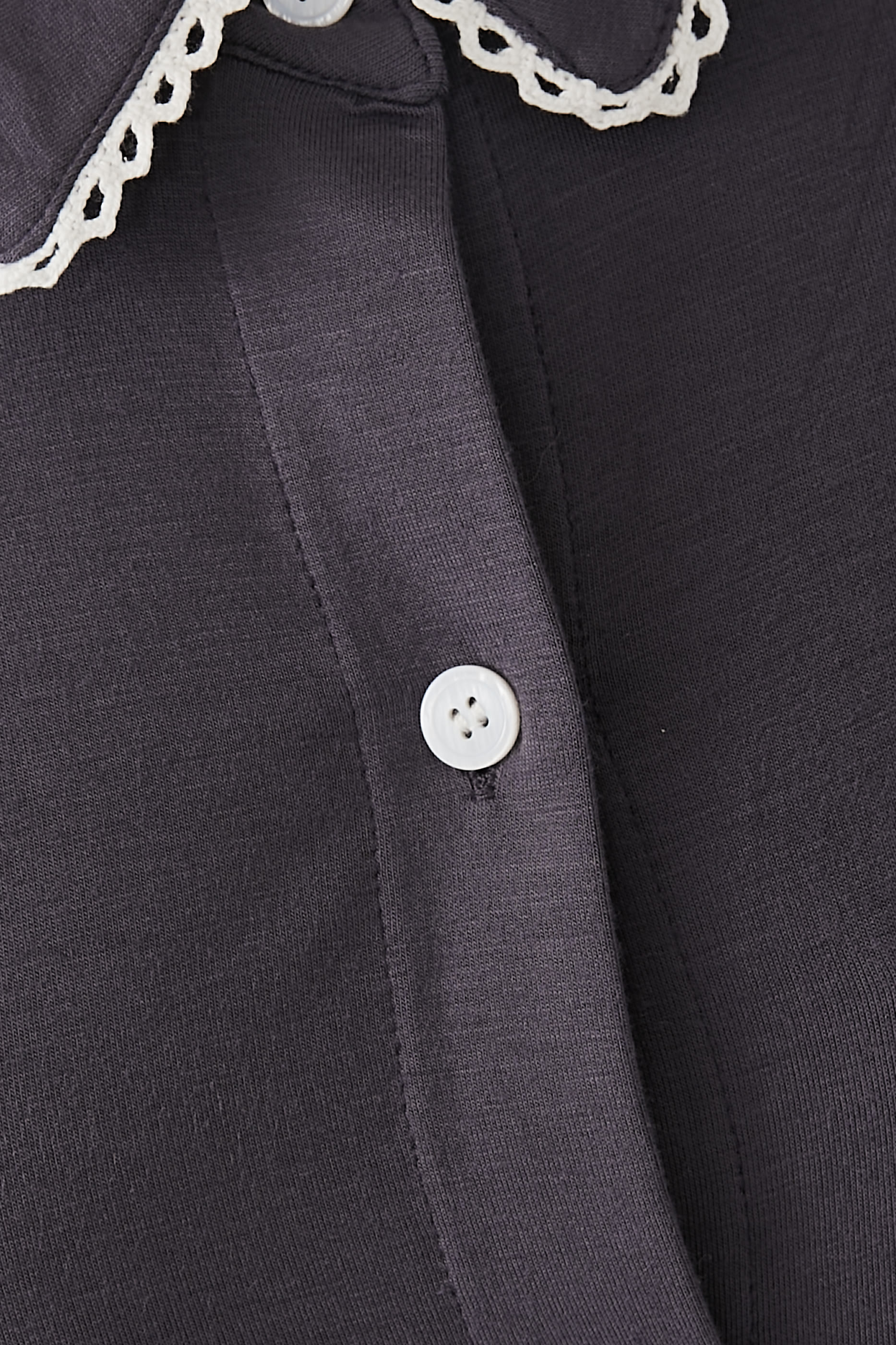 طقم بيجامة كلاسيكي بحواف محاكة جيرسيه