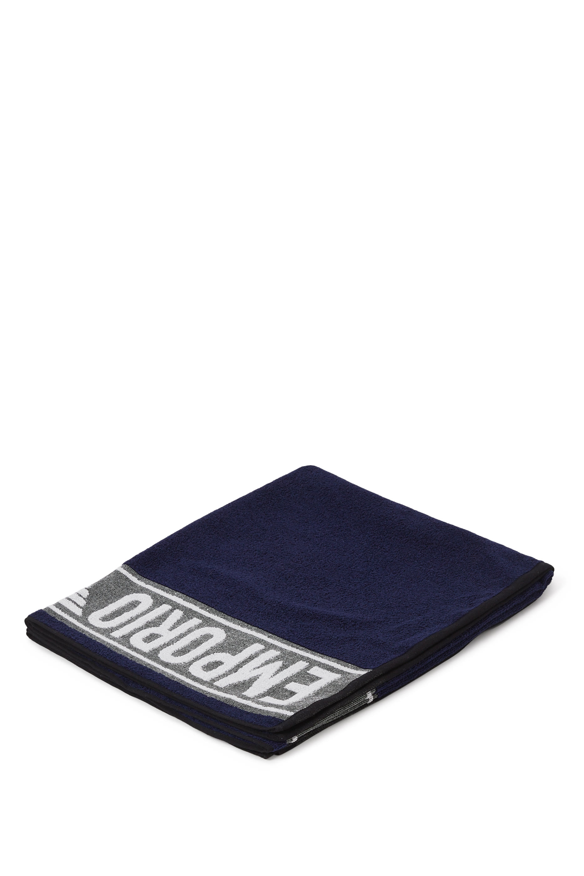 منشفة شاطئ بشعار الماركة