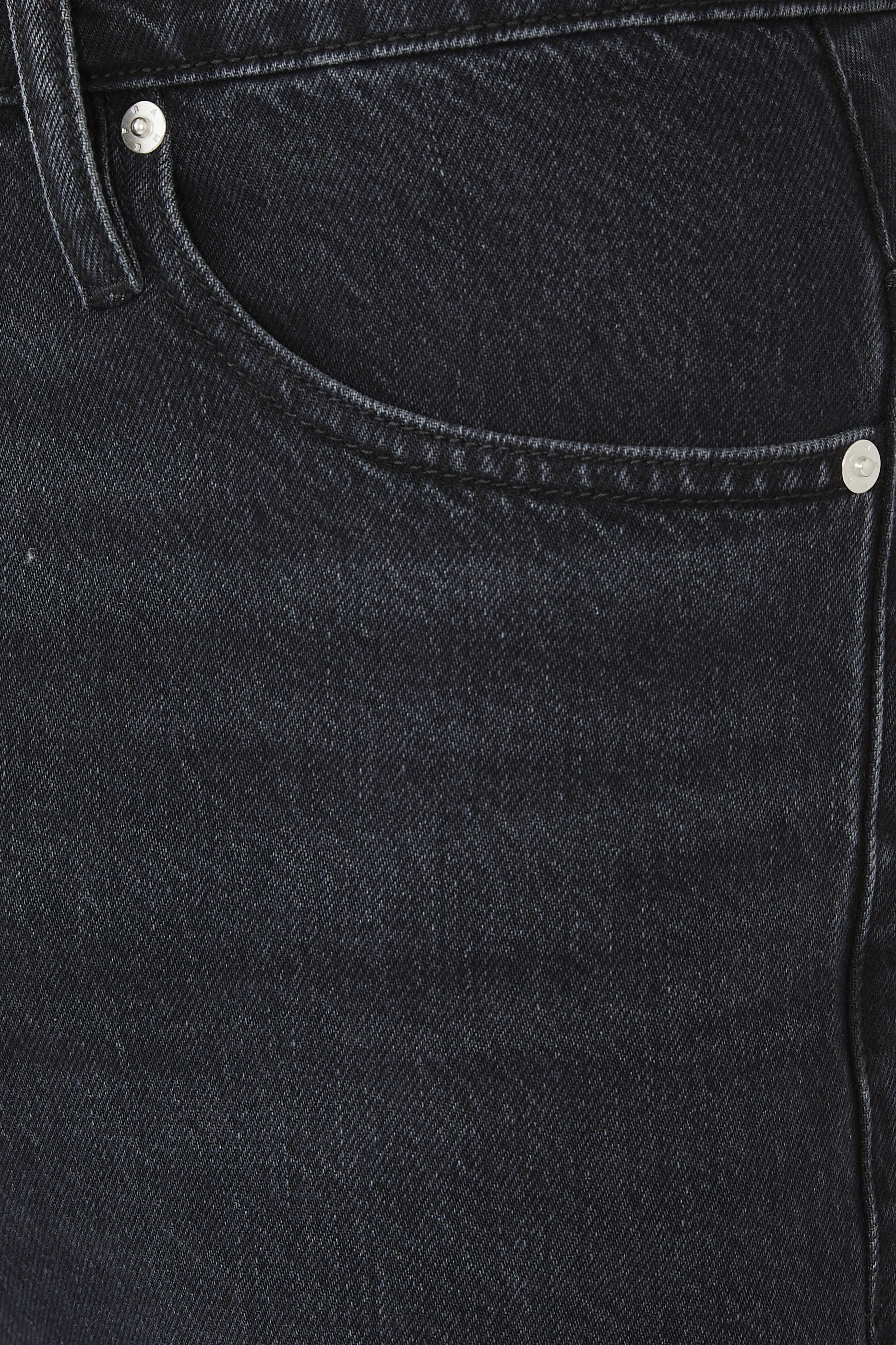 بنطال جينز بقصة ساق مستقيمة