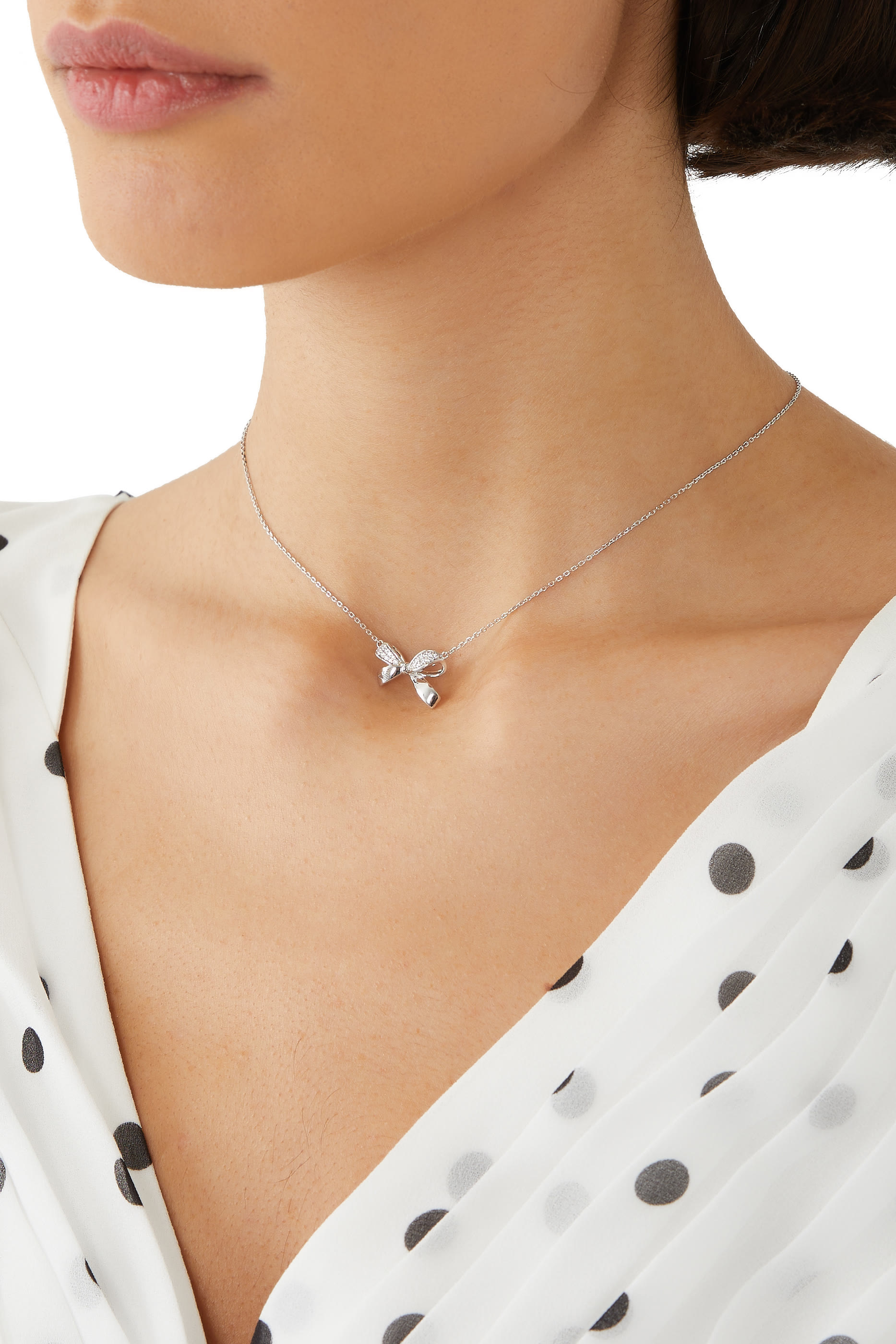 قلادة سنتيمنتال بدلاية بتصميم ربطة فيونكة، فضة إسترلينية