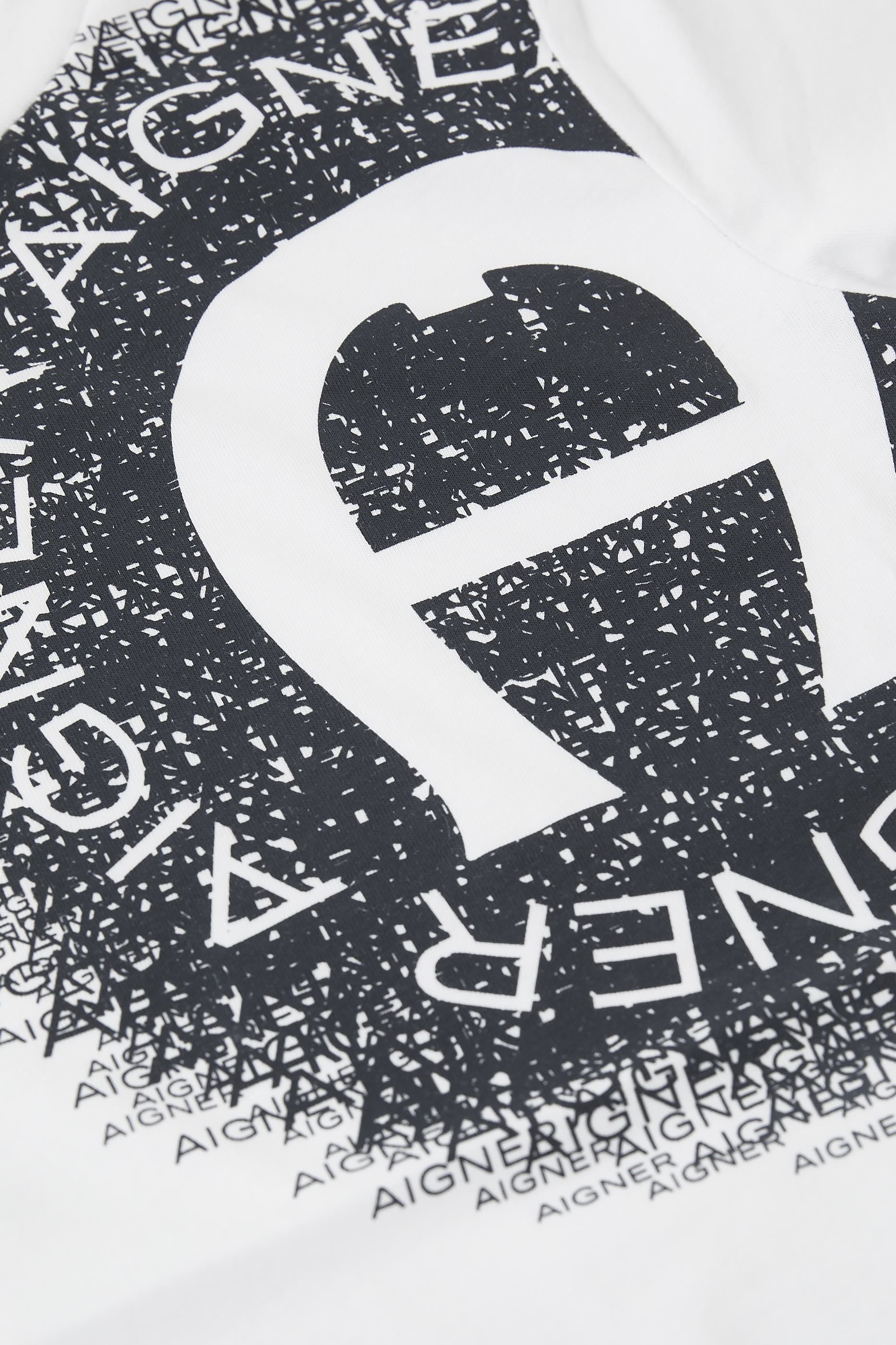 تيشيرت بطبعات شعار الماركة للأطفال