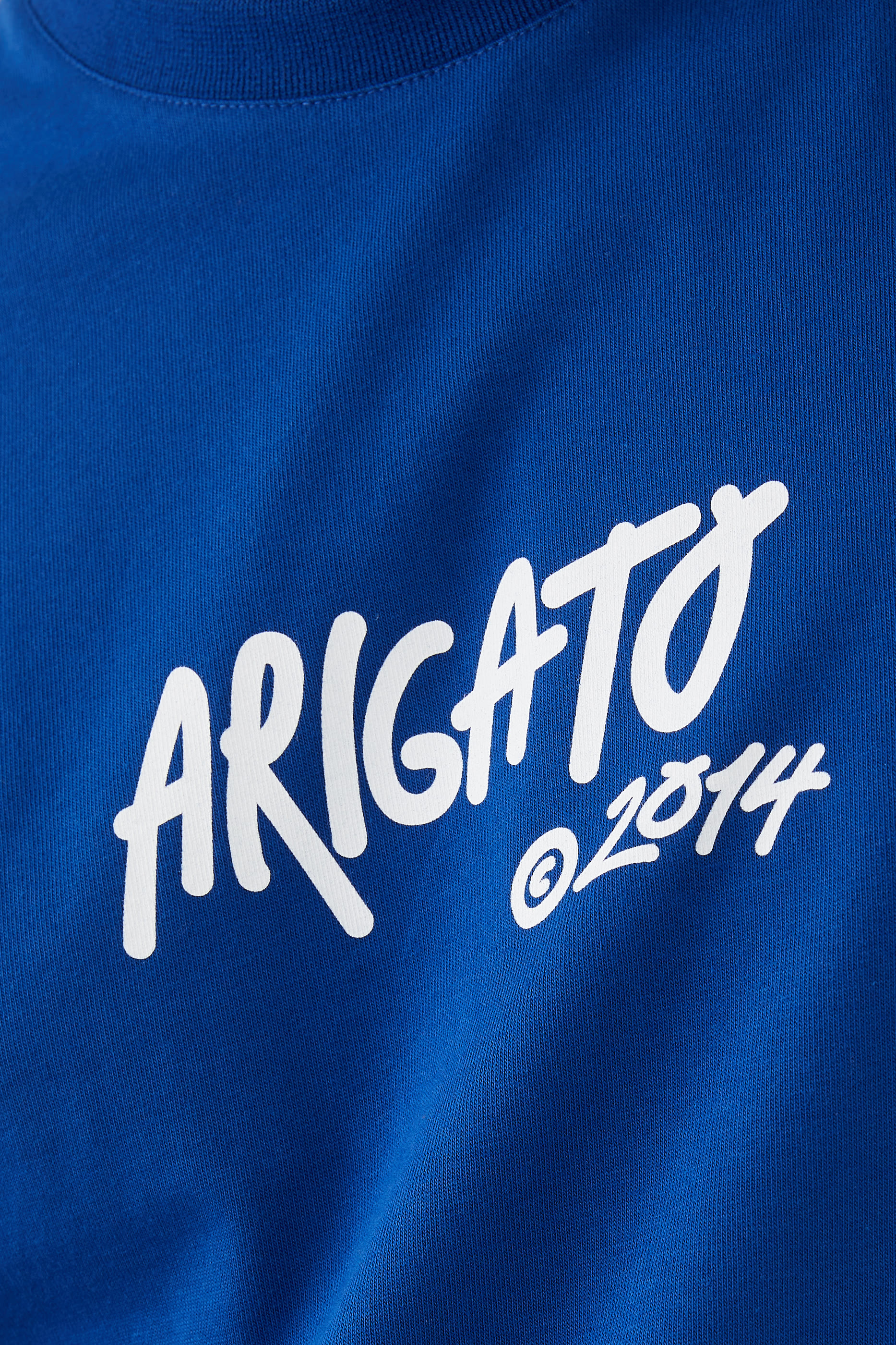 تيشيرت بشعار الماركة غرافيتي