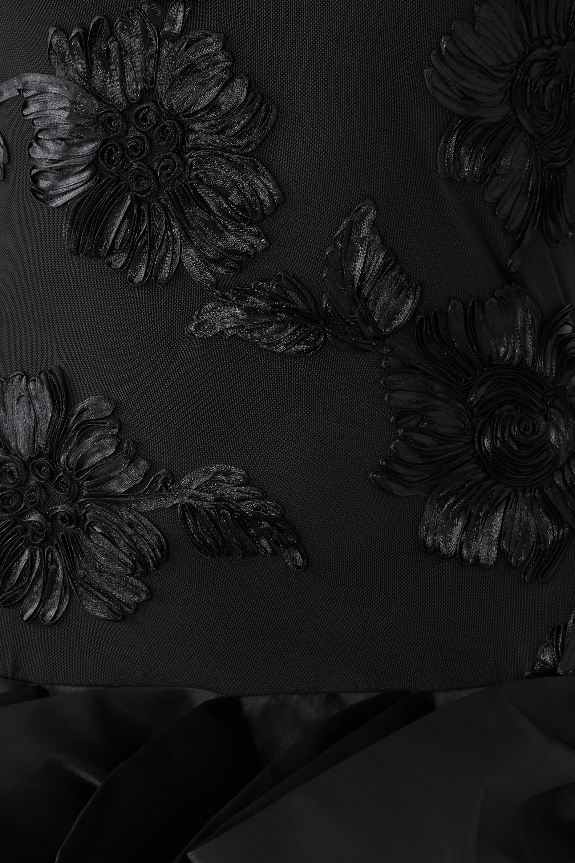 فستان بقصة ضيقة قصيرة