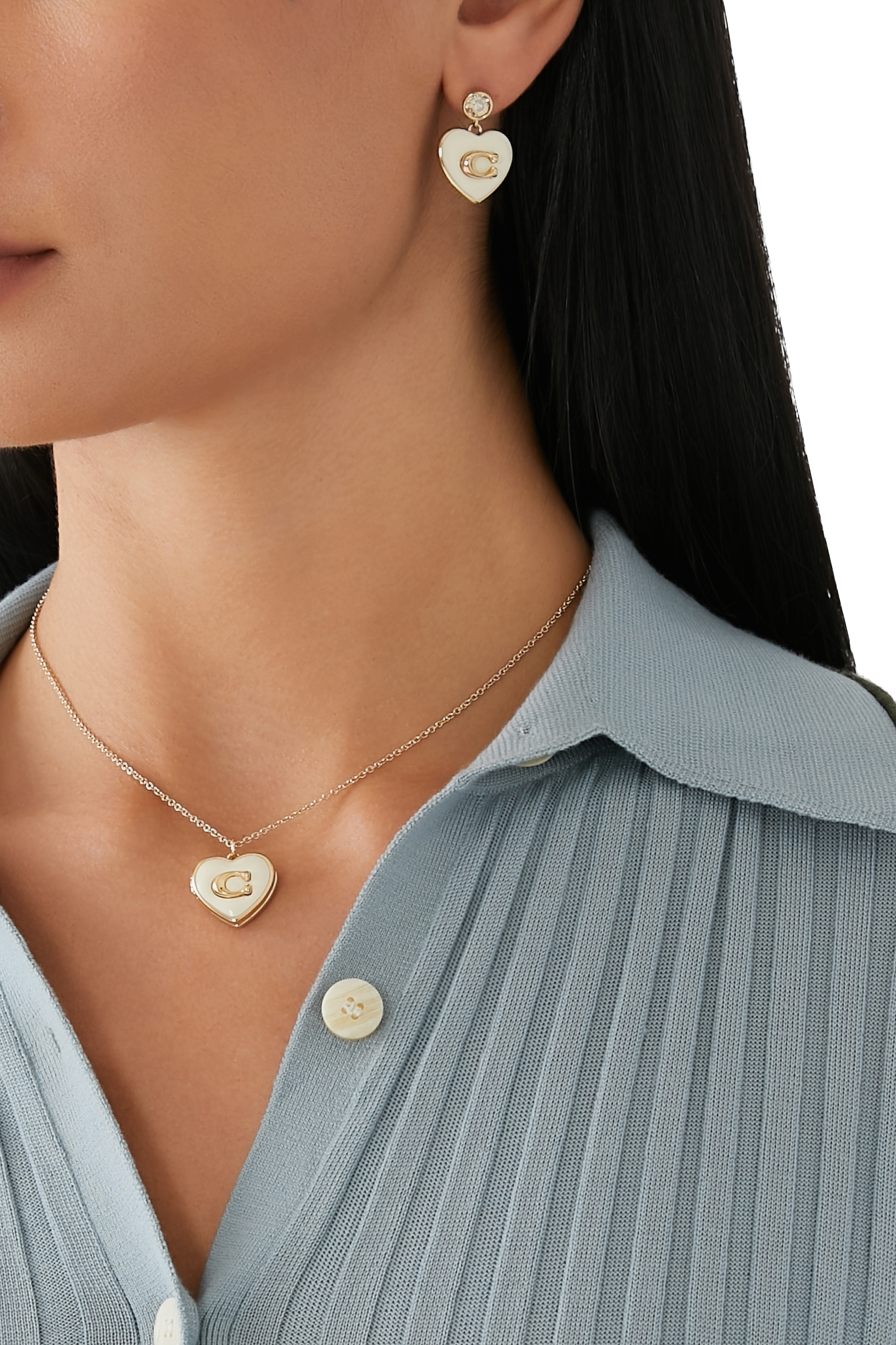 قلادة بقلب مطلي بالمينا