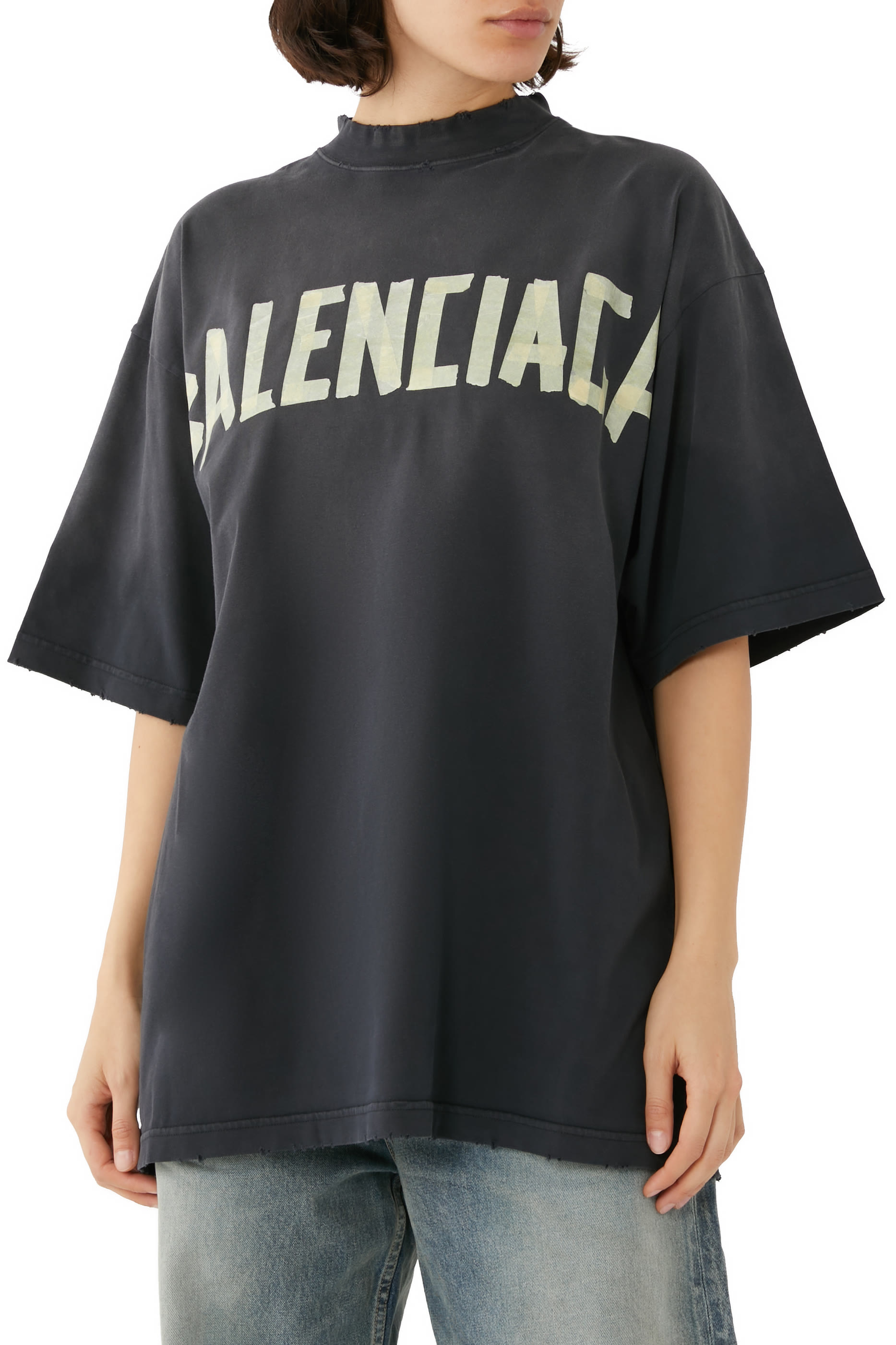 تيشيرت بشعار الماركة للجنسين