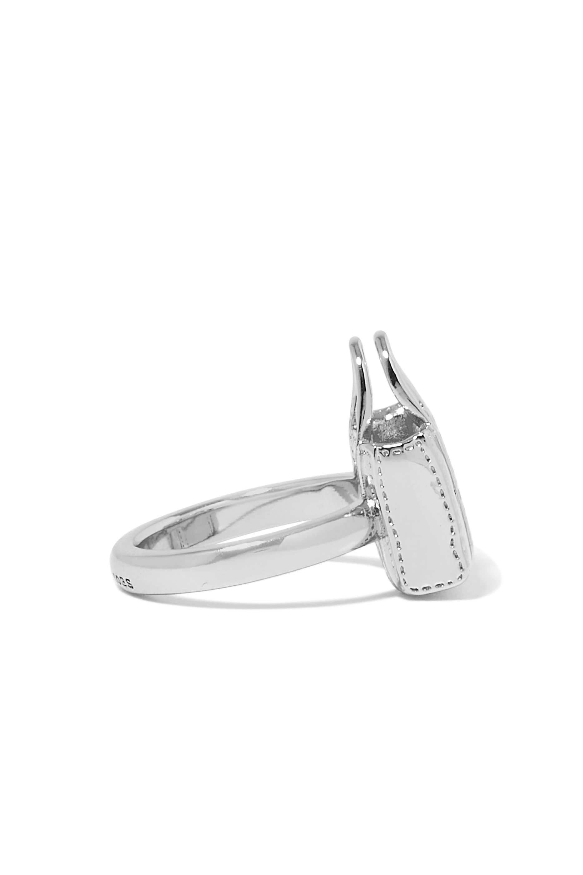 خاتم بتصميم حقيبة يد