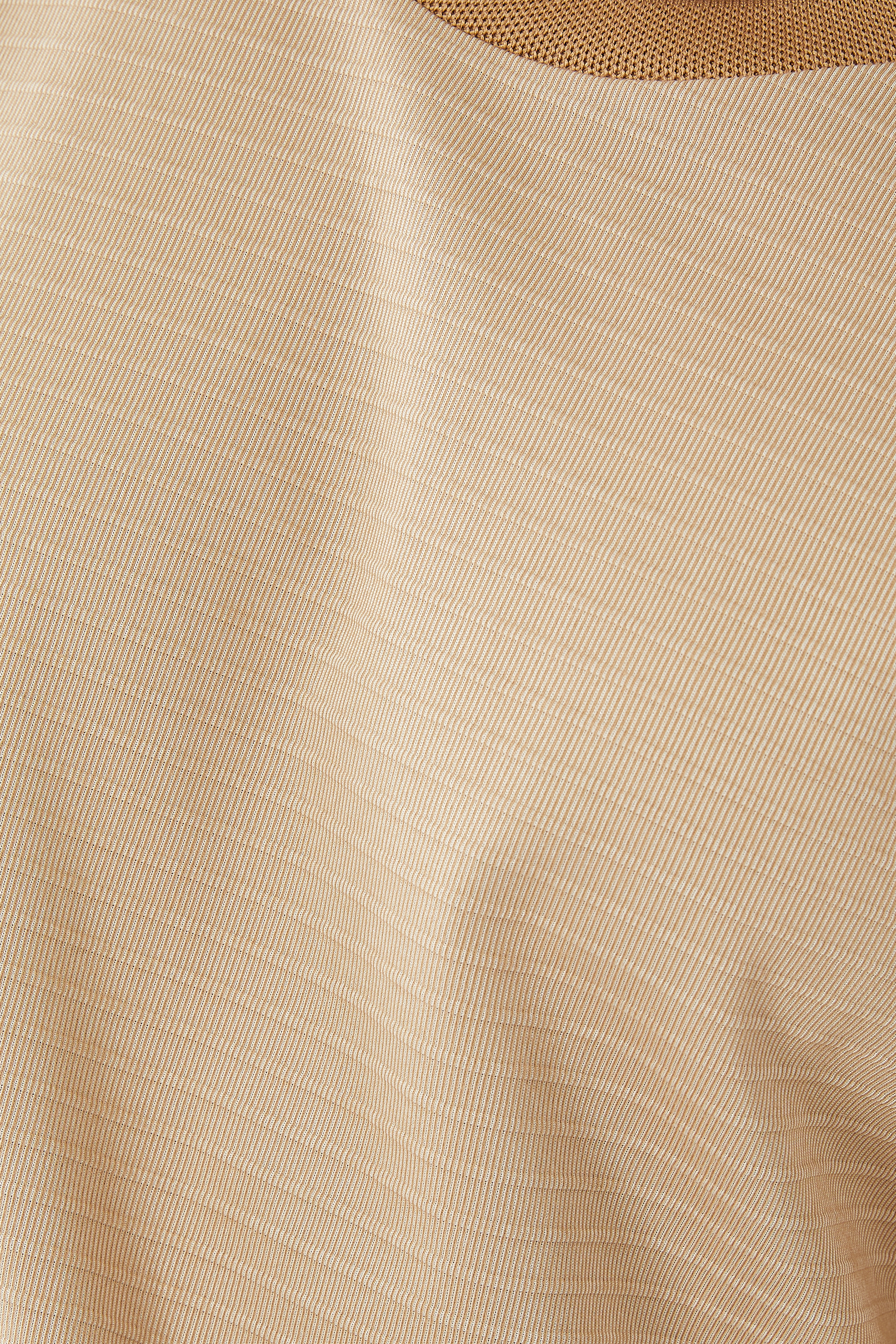 تيشيرت تالي بأكمام طويلة