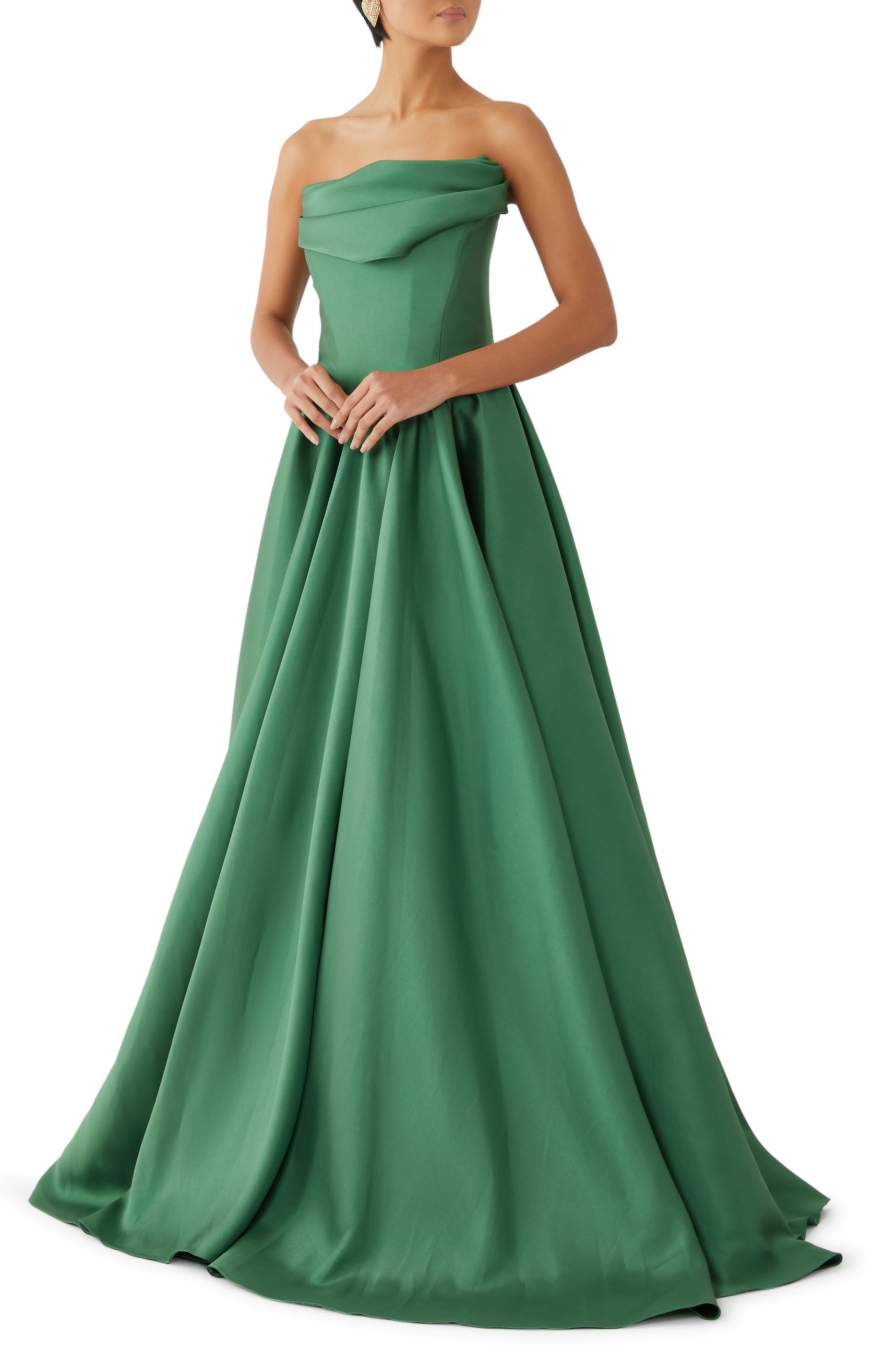 فستان سهرة علياء ميكادو