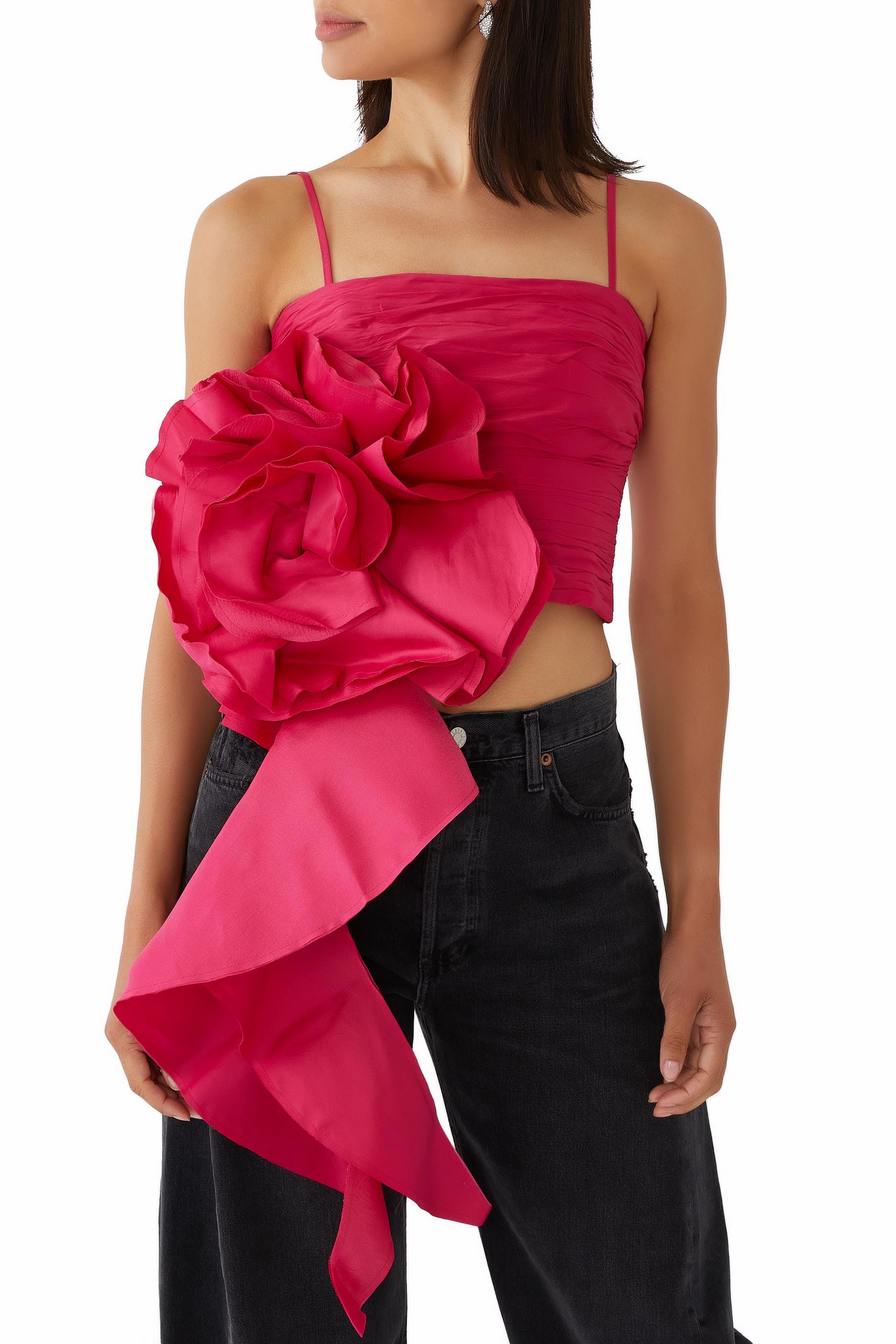 بلوزة بوشن بتفاصيل ملتوية