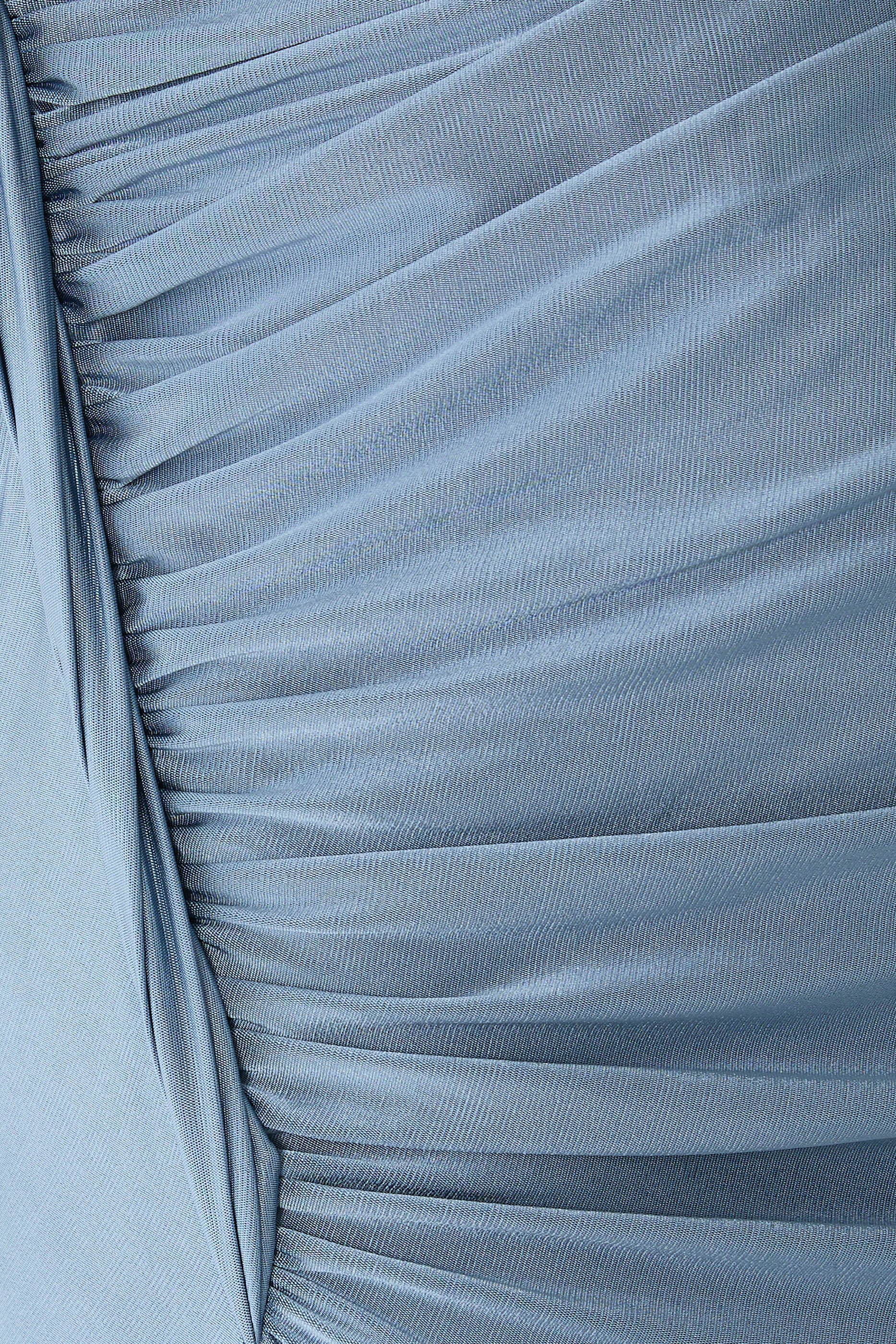 فستان بتصميم بلفوف