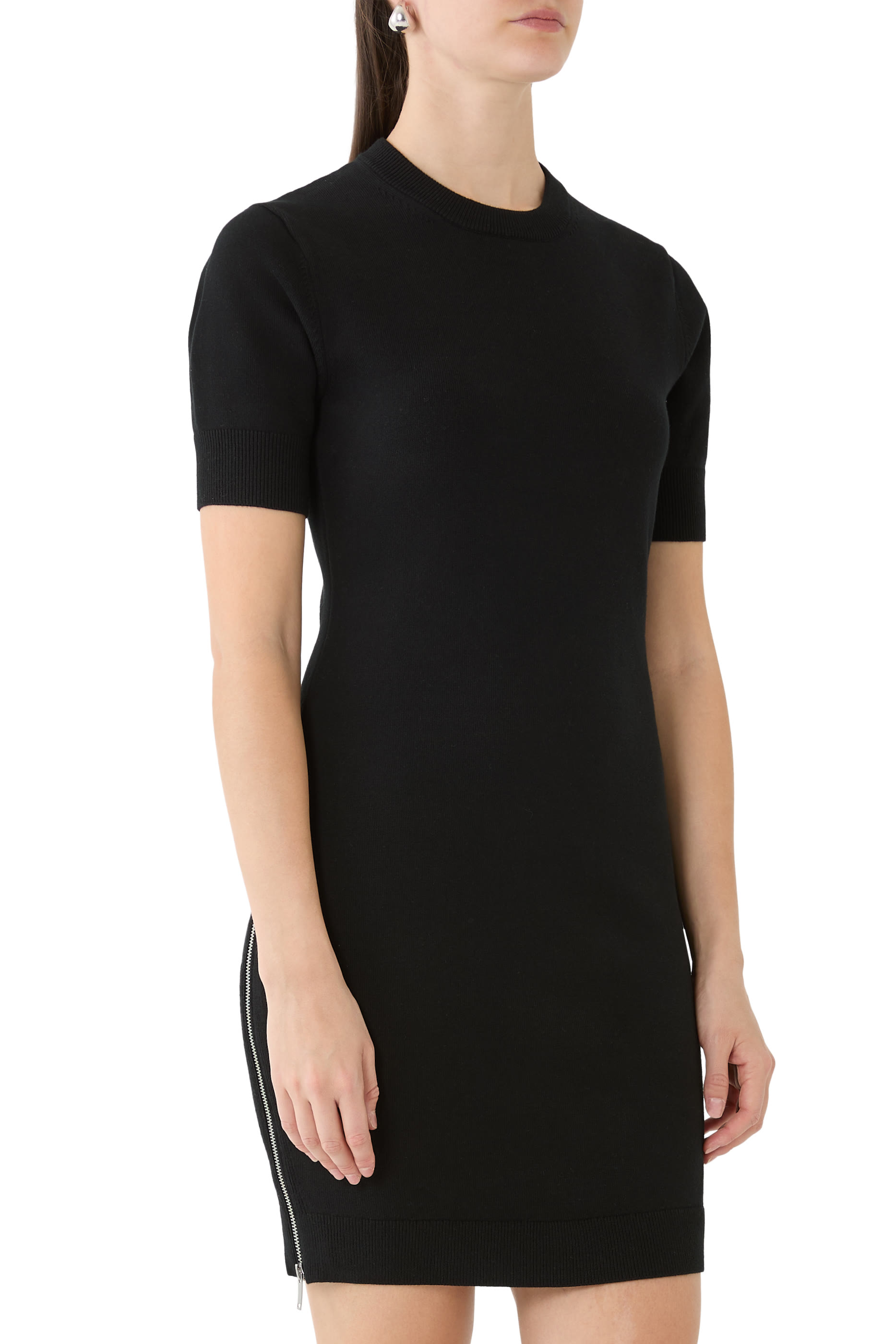 فستان قصير بأجزاء عريضة بسحاب