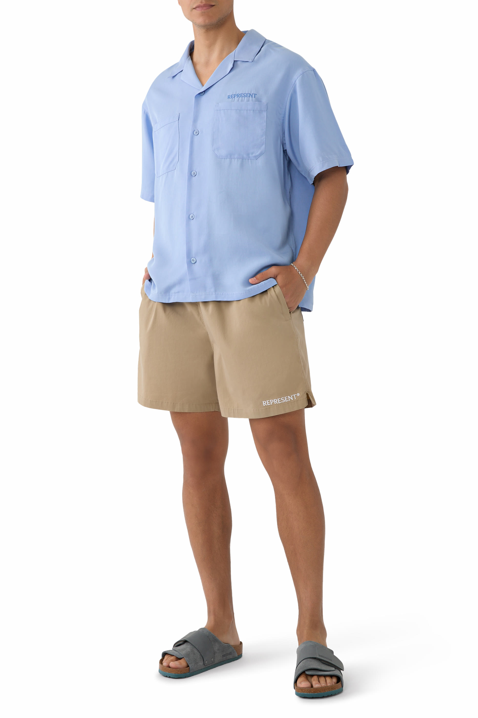 شورت بشعار الماركة