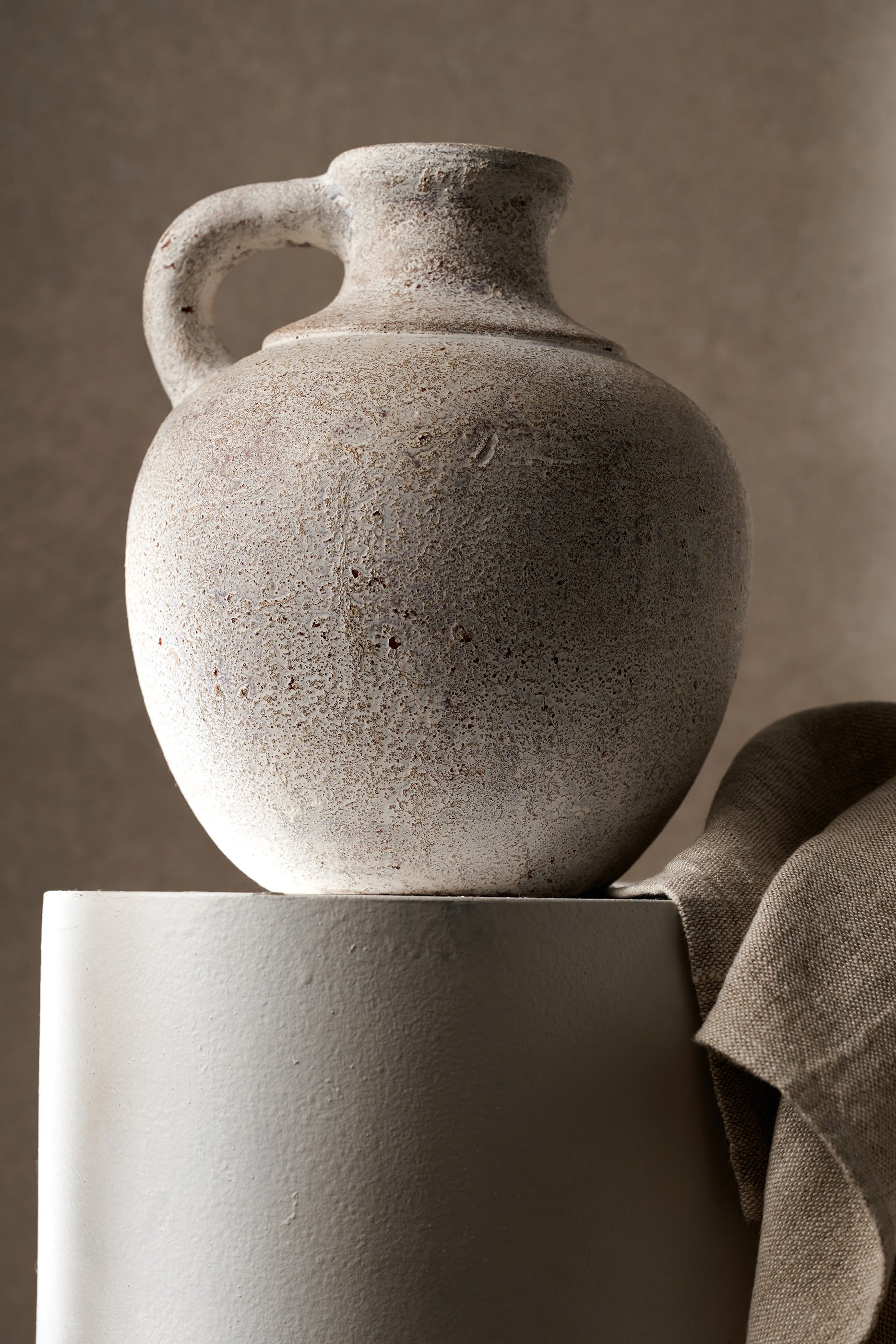 إبريق أرلي تيراكوتا مبيض