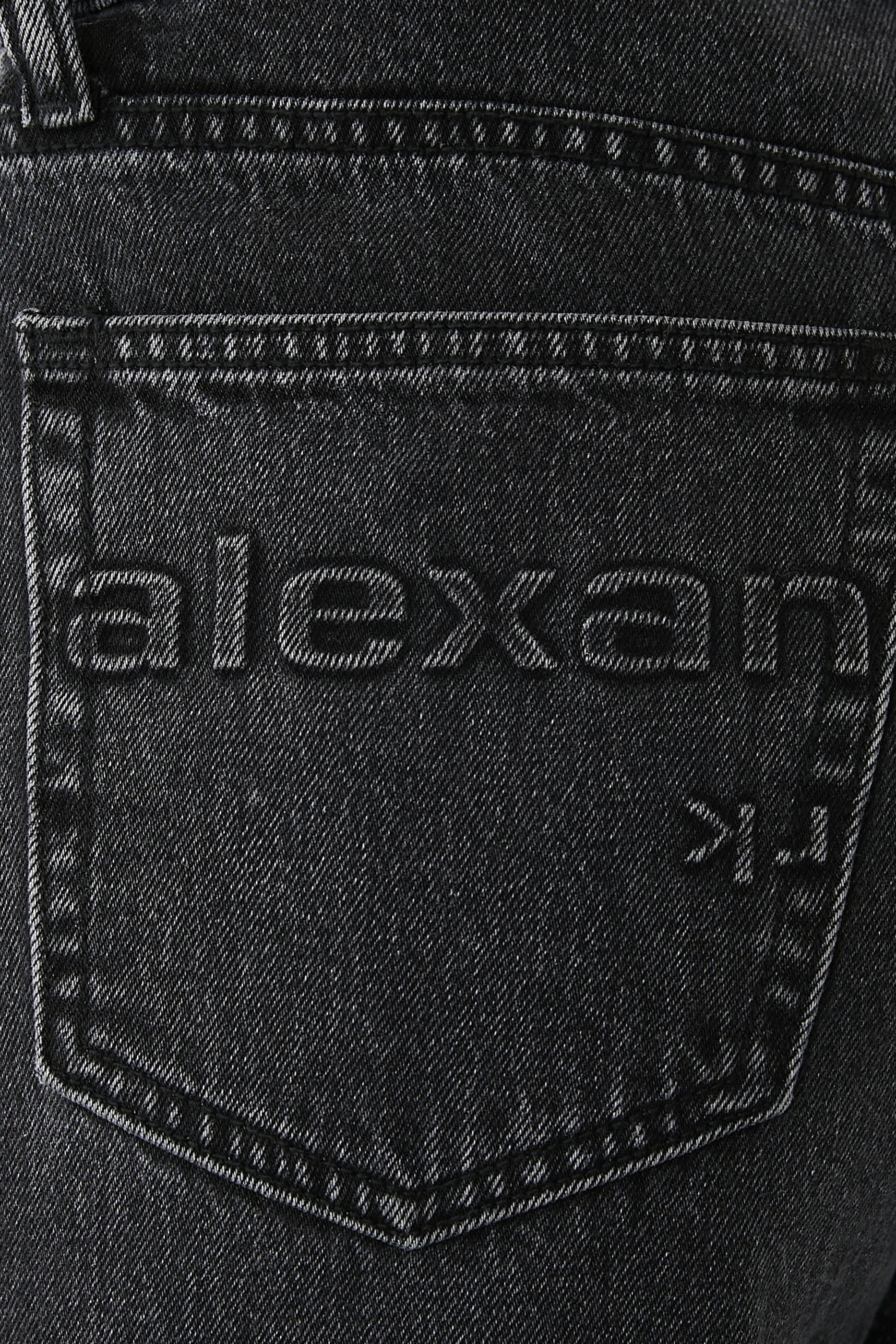 بنطال جينز اي زاد بشعار الماركة المحفور على الجيوب