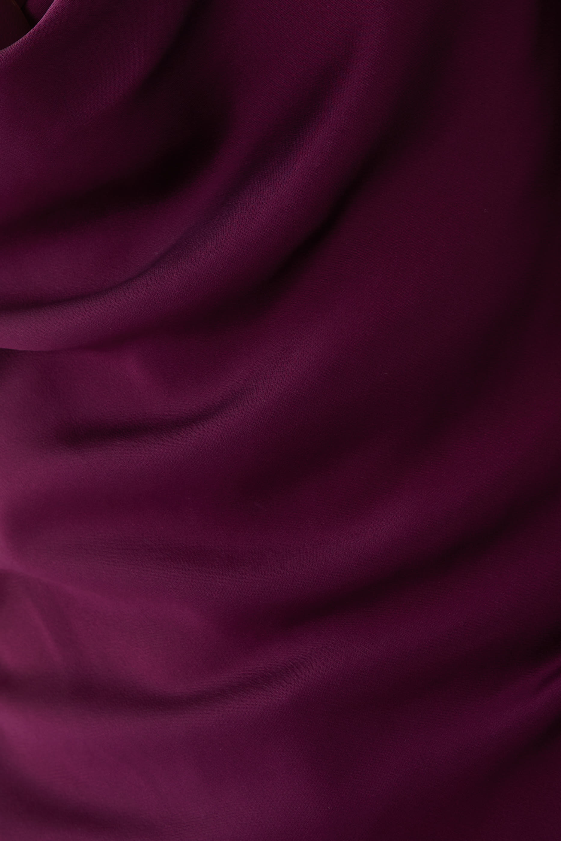 بلوزة سيمون بياقة مطوية وأكمام طويلة