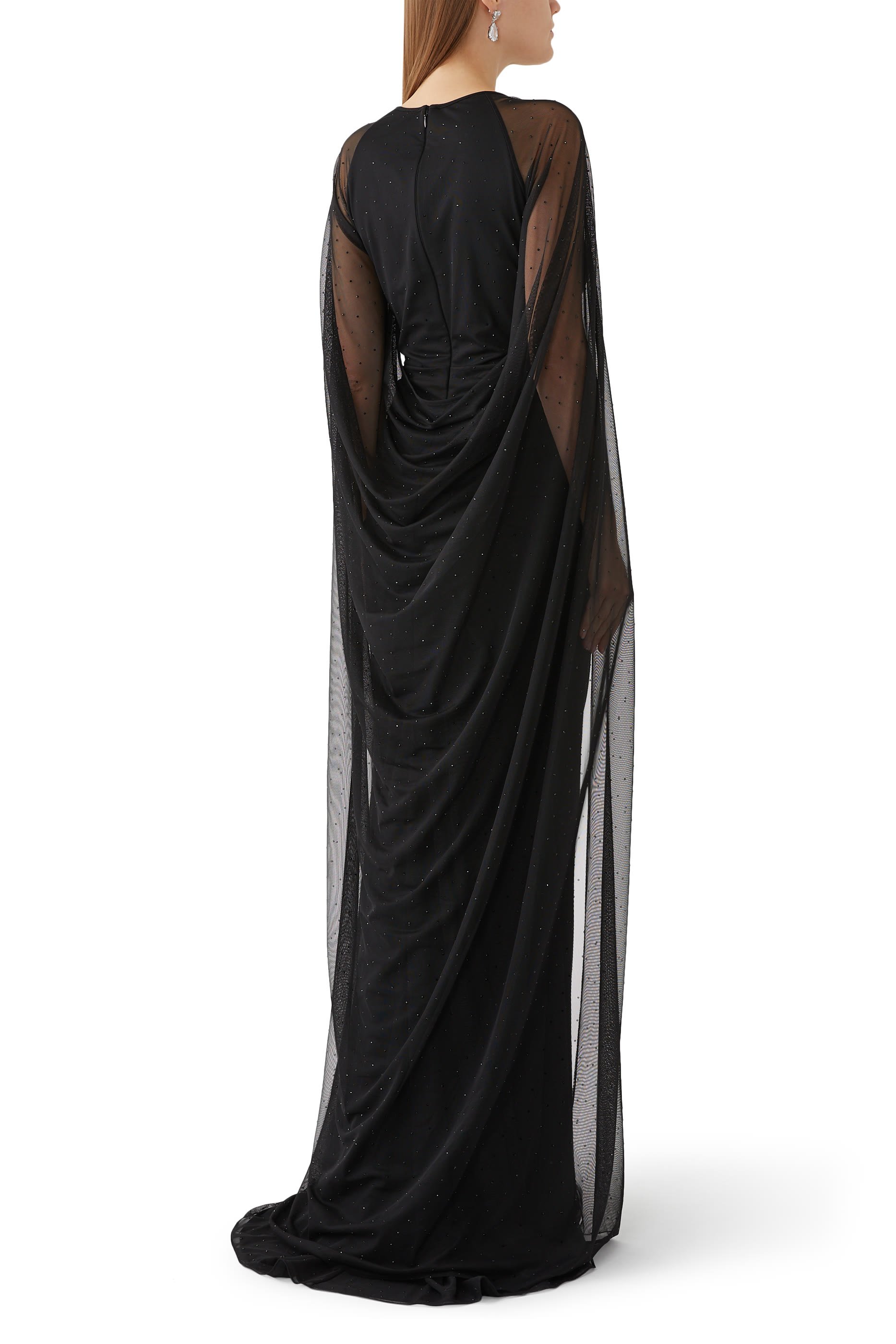 فستان سهرة بأكمام طويلة وكاب