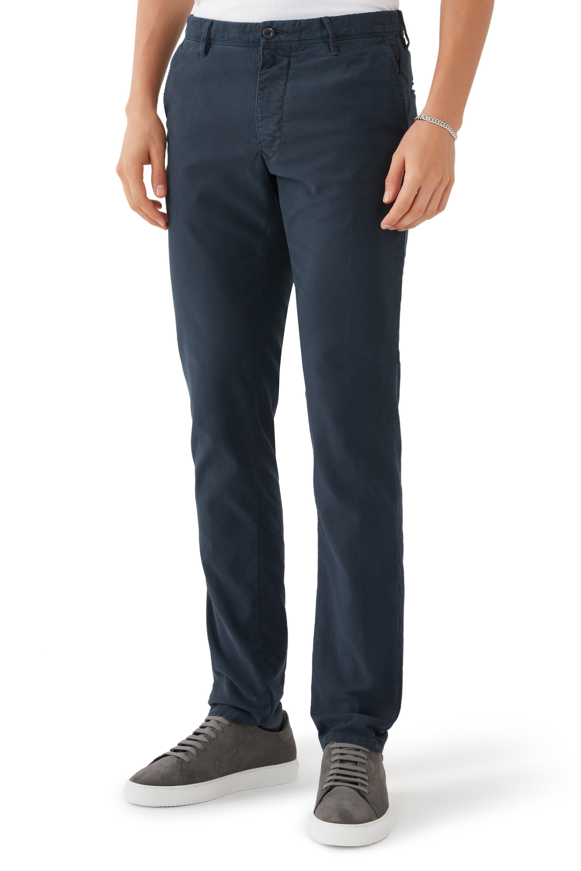 بنطال بقصة ضيقة