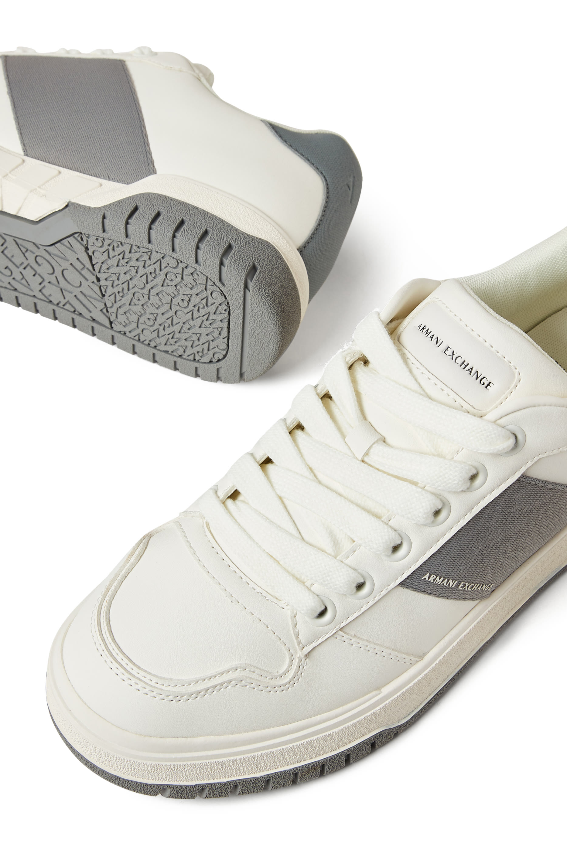 سنيكرز بكاحل منخفض جلد صناعي