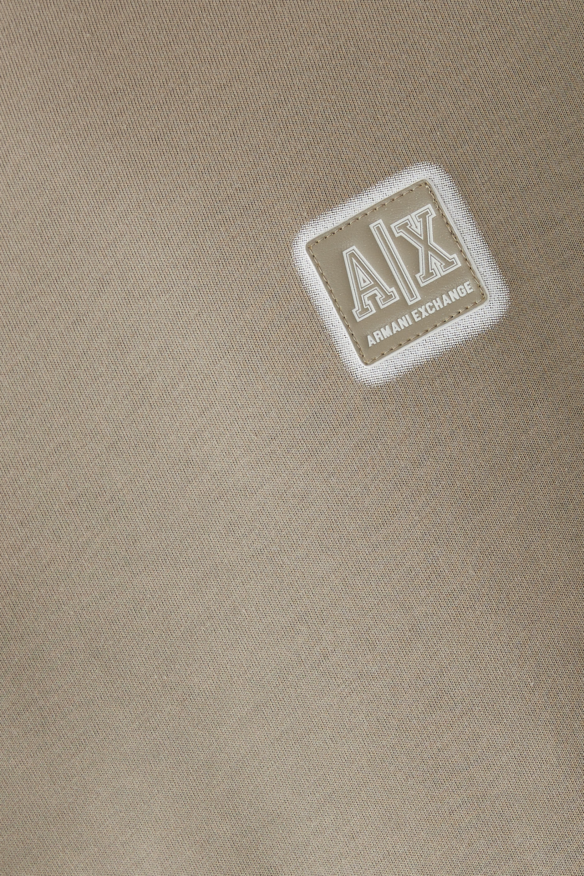 تيشيرت بشعار الماركة جيرسيه