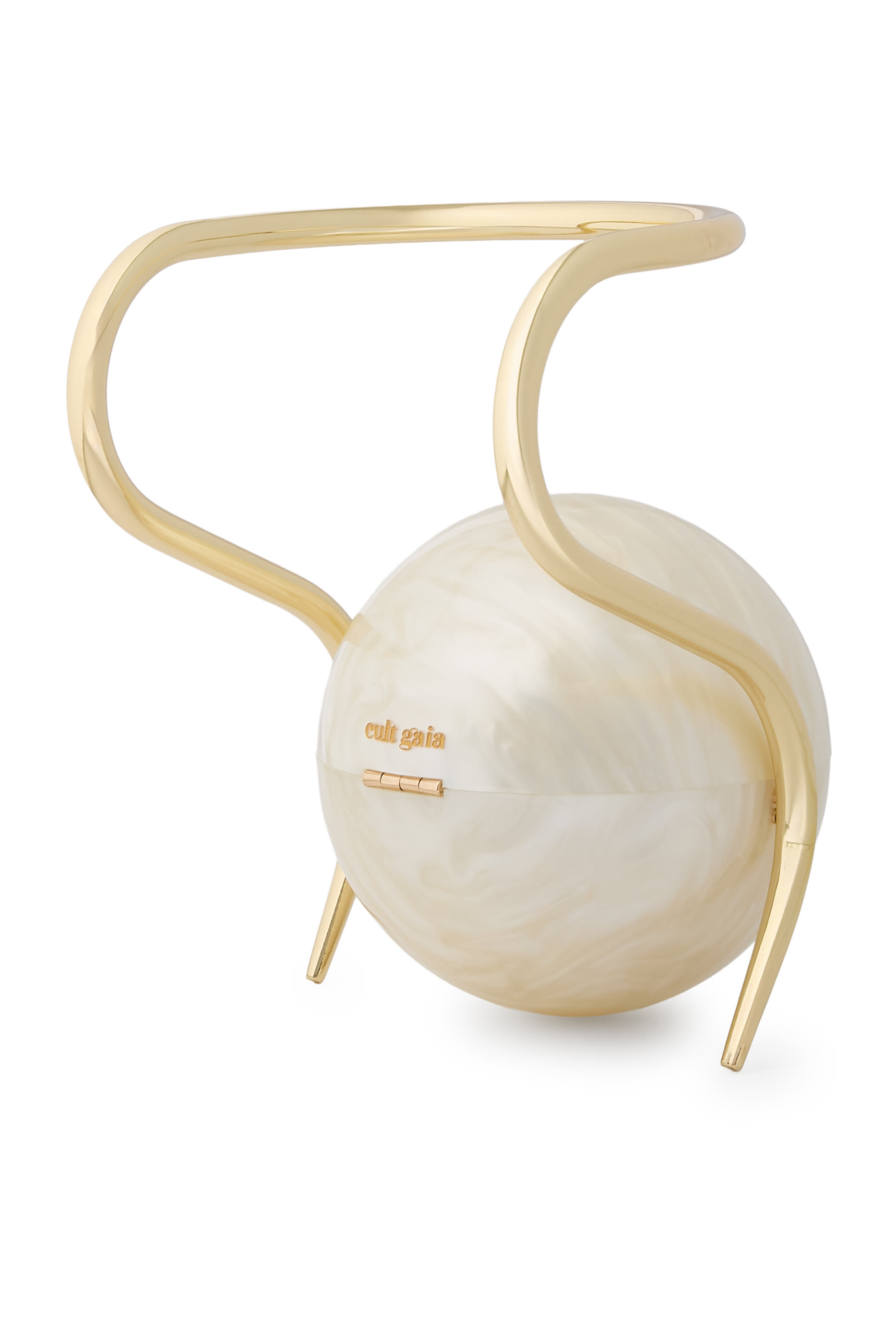 كلاتش بتصميم لؤلؤ بيد علوية