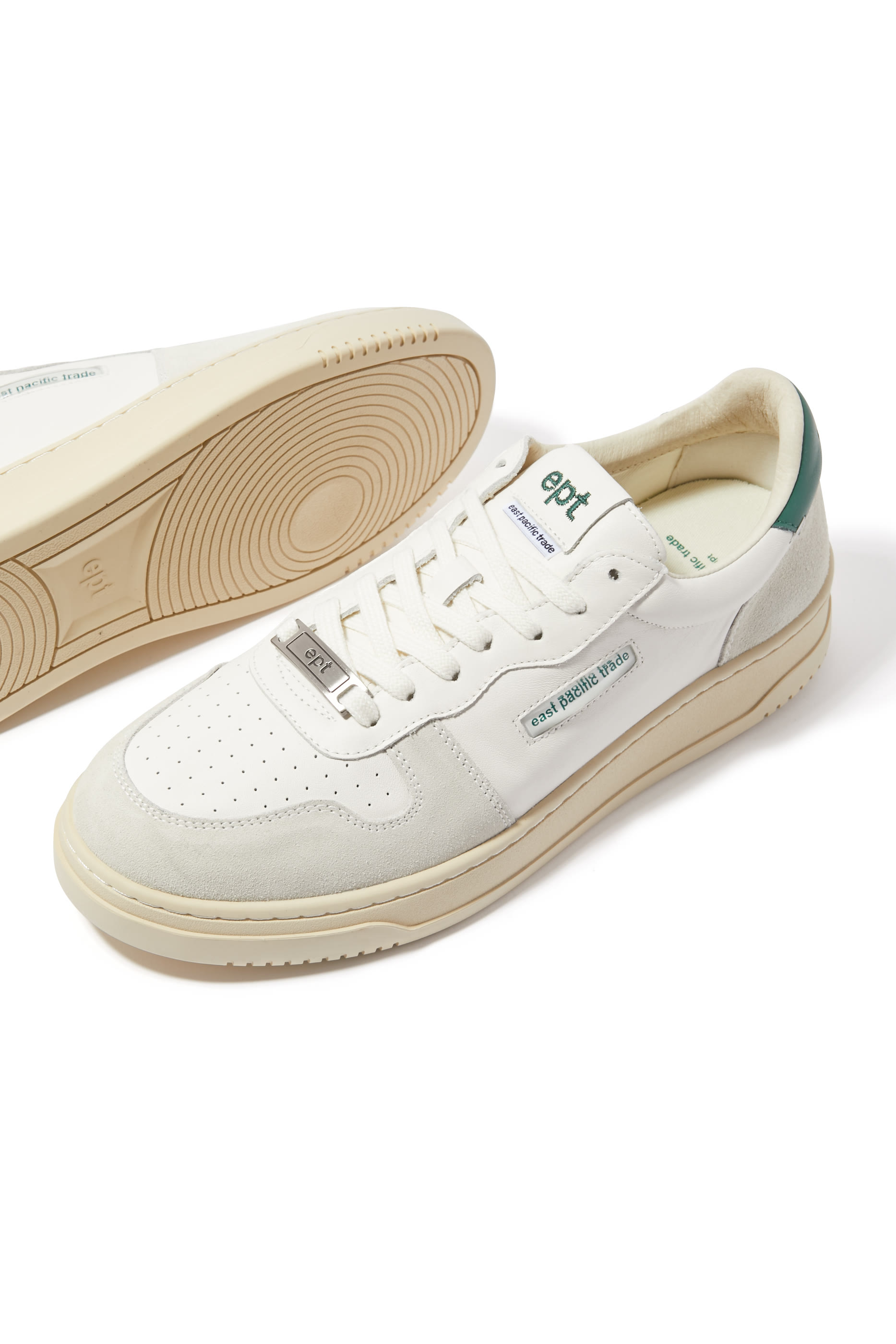 سنيكرز دايف كورت