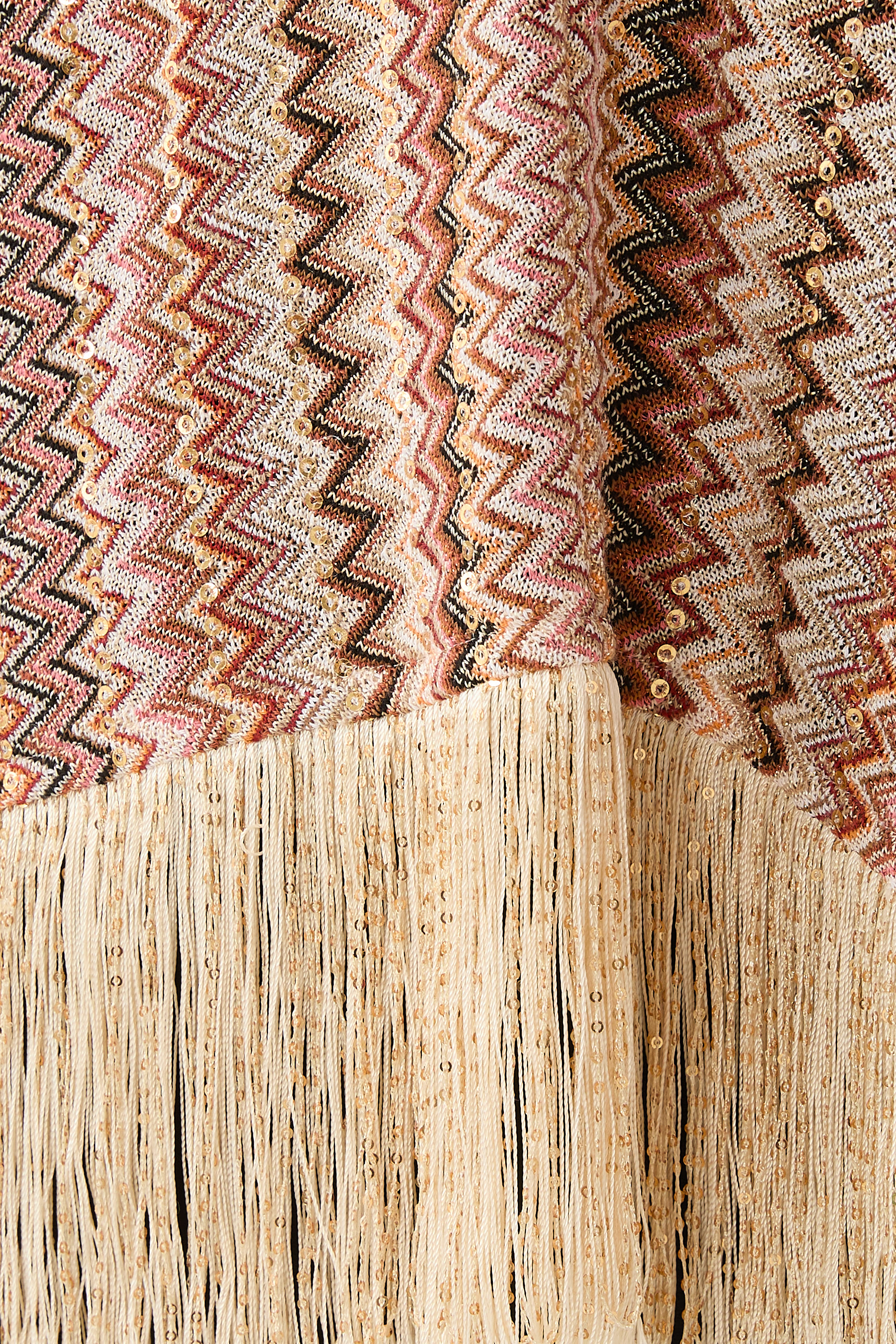  بلوزة بنقشة خطوط متعرجة مزينة بشراشيب وترتر بتصميم حصري