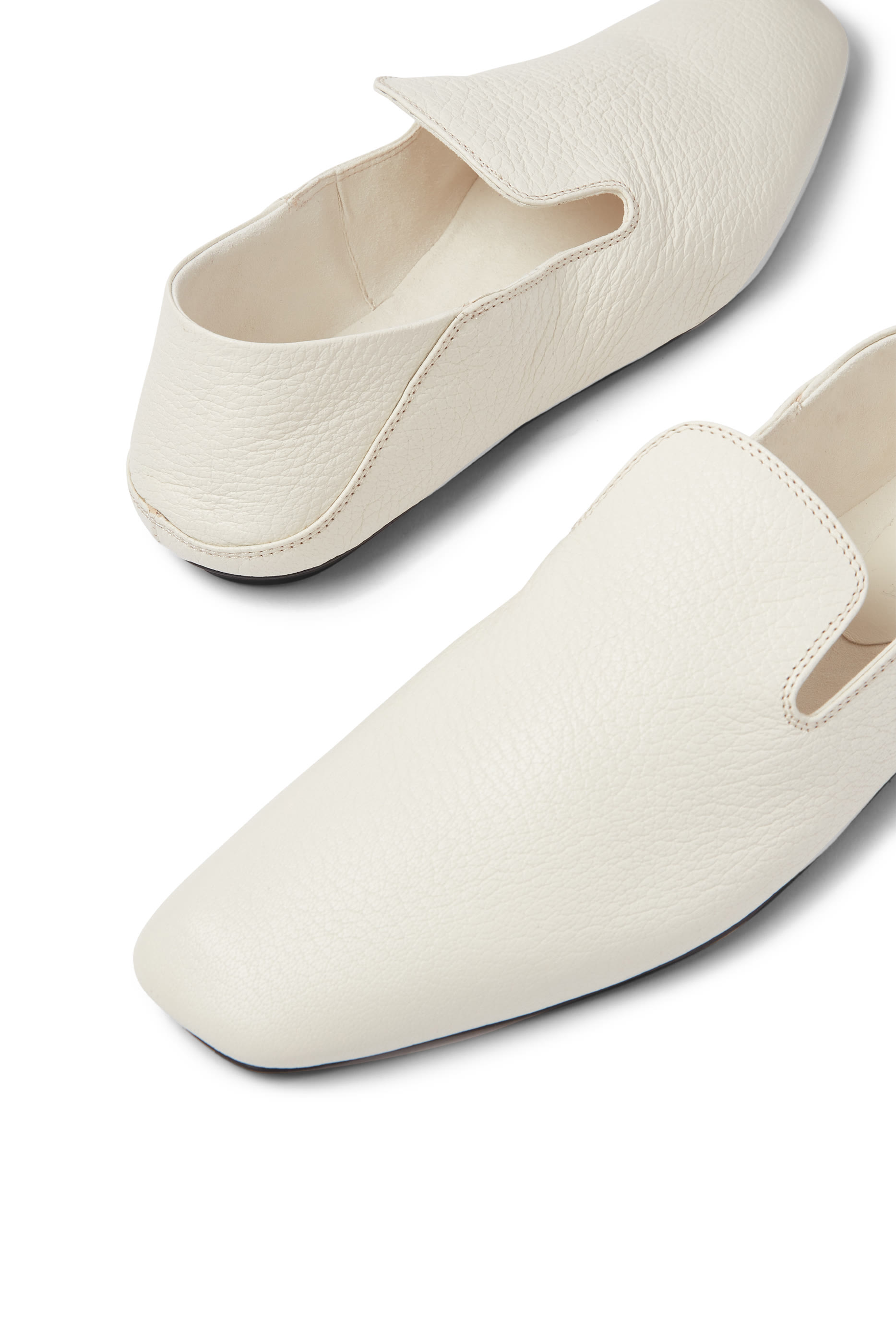 حذاء أدامو مفتوح من الخلف