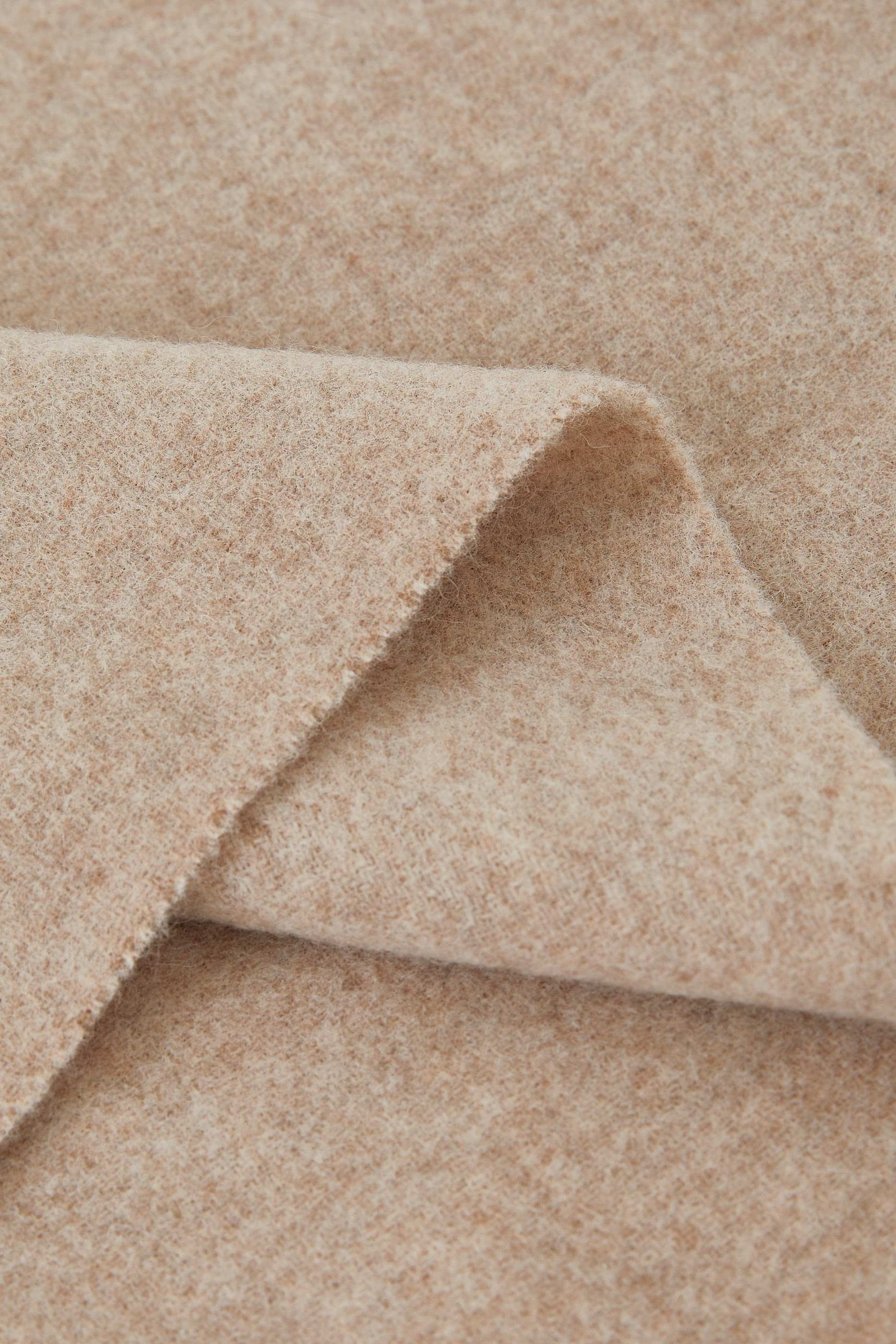 وشاح بوشرّابات صوف