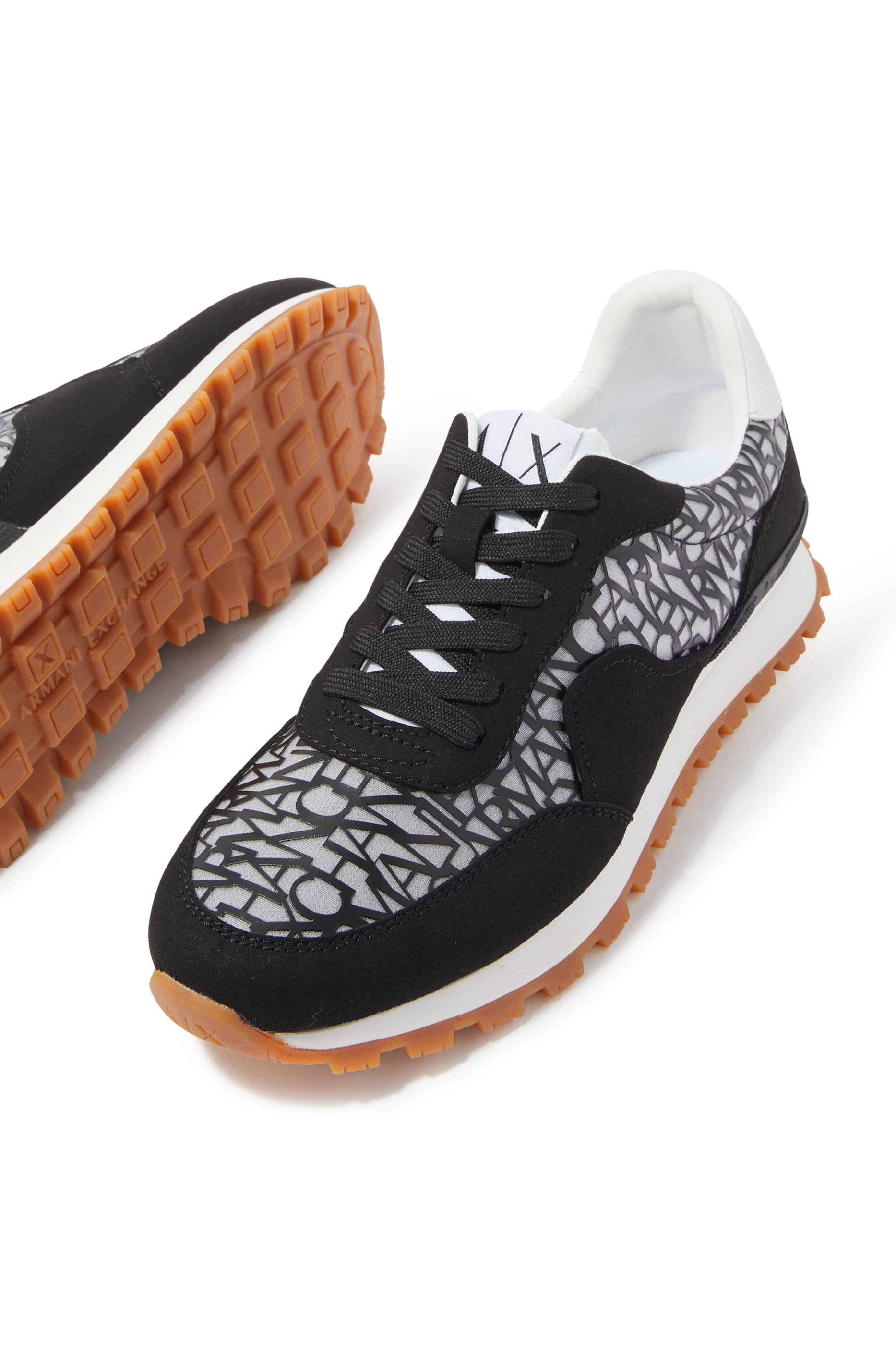 سنيكرز دروب بشعار الماركة