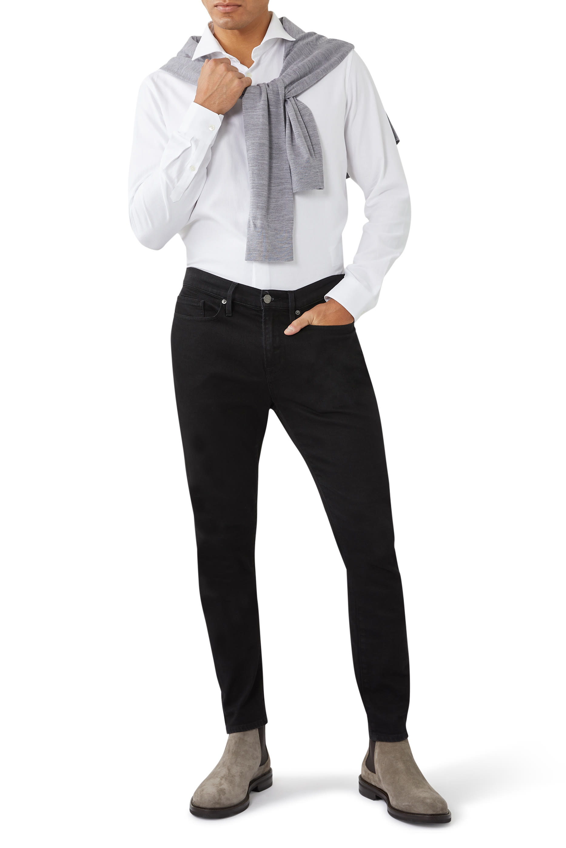 قميص بشعار الماركة المطرز