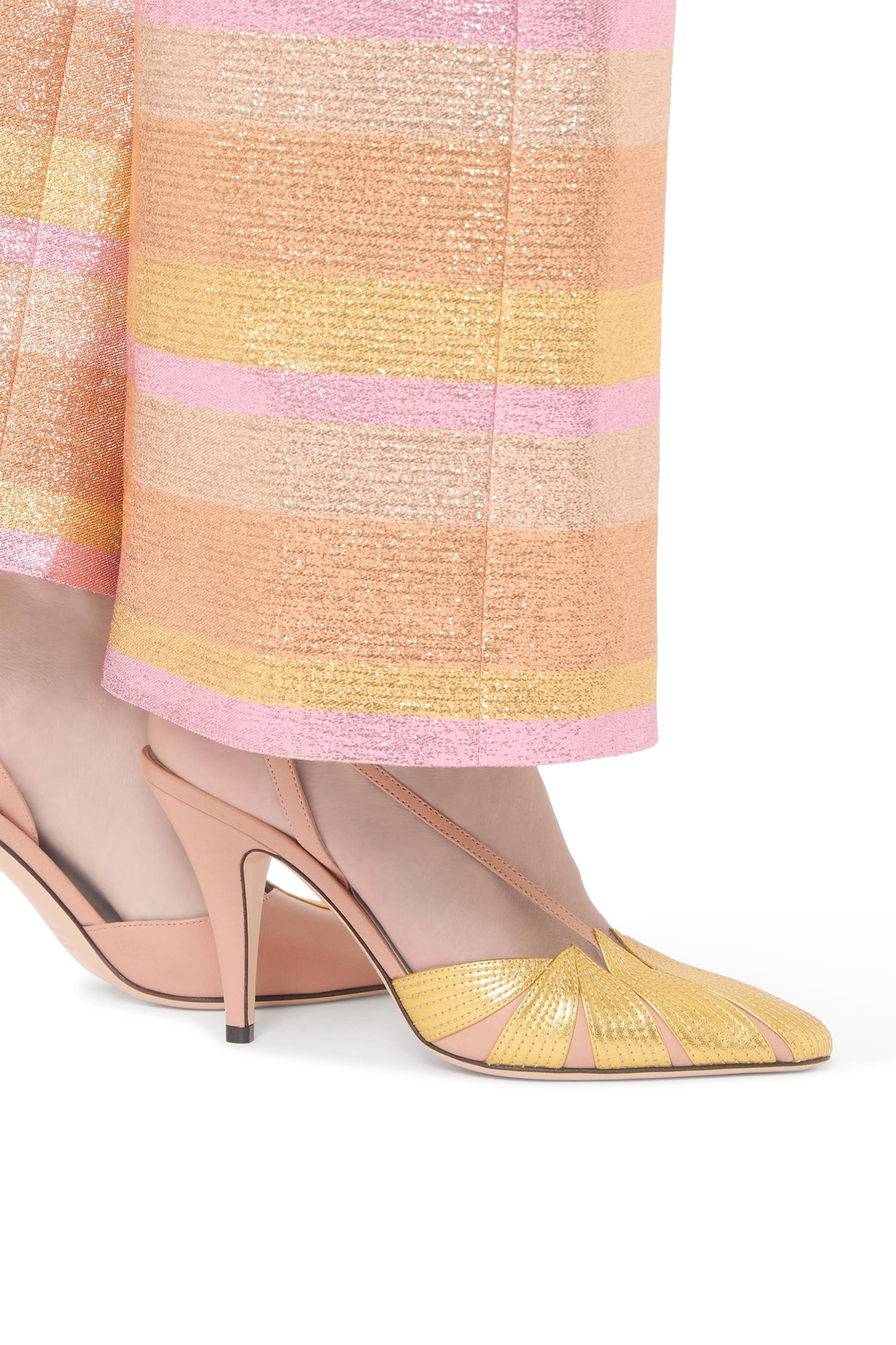 حذاء بسير خلفي 80 مزين بشعار الماركة