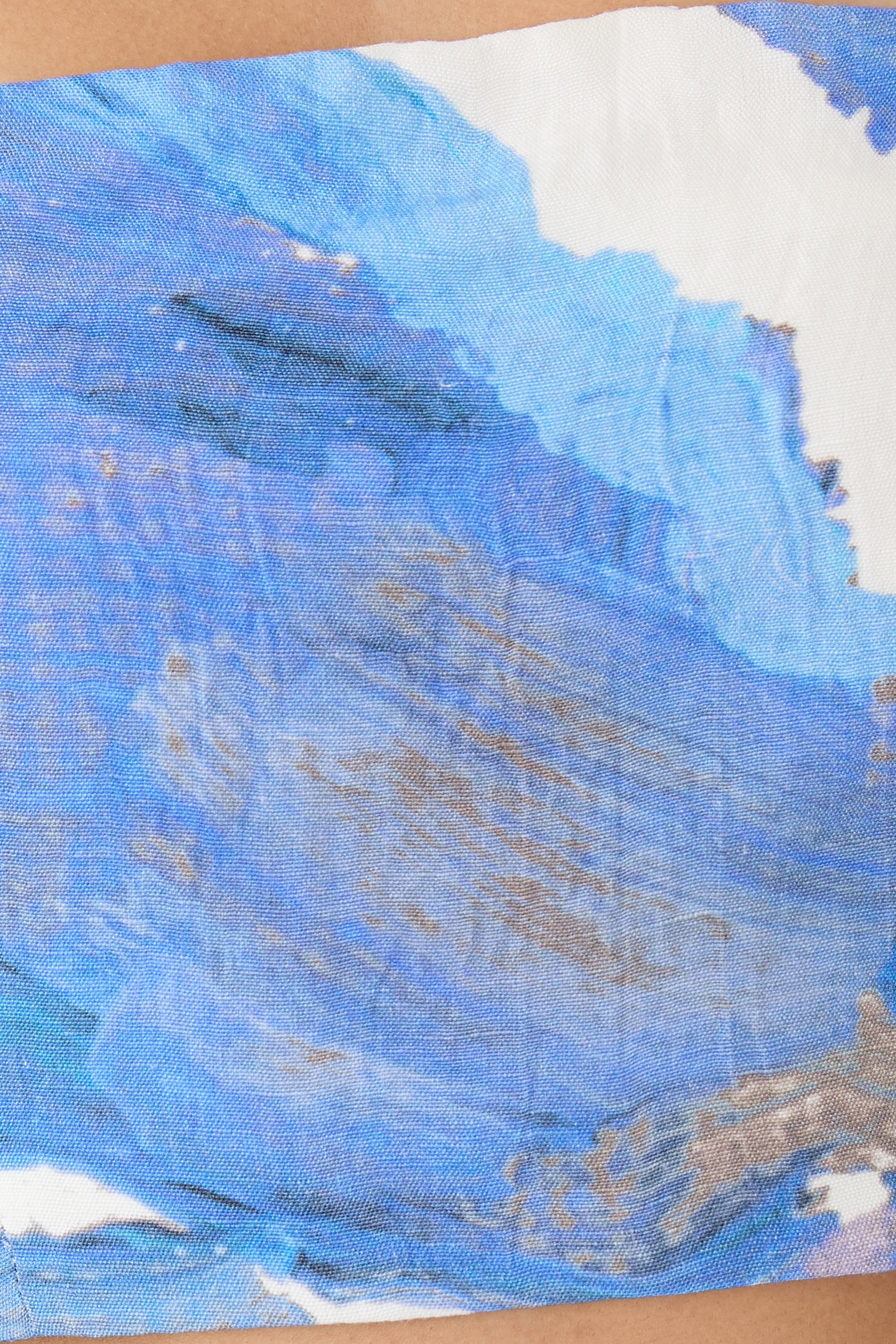 بلوزة رومي بلا حمالات