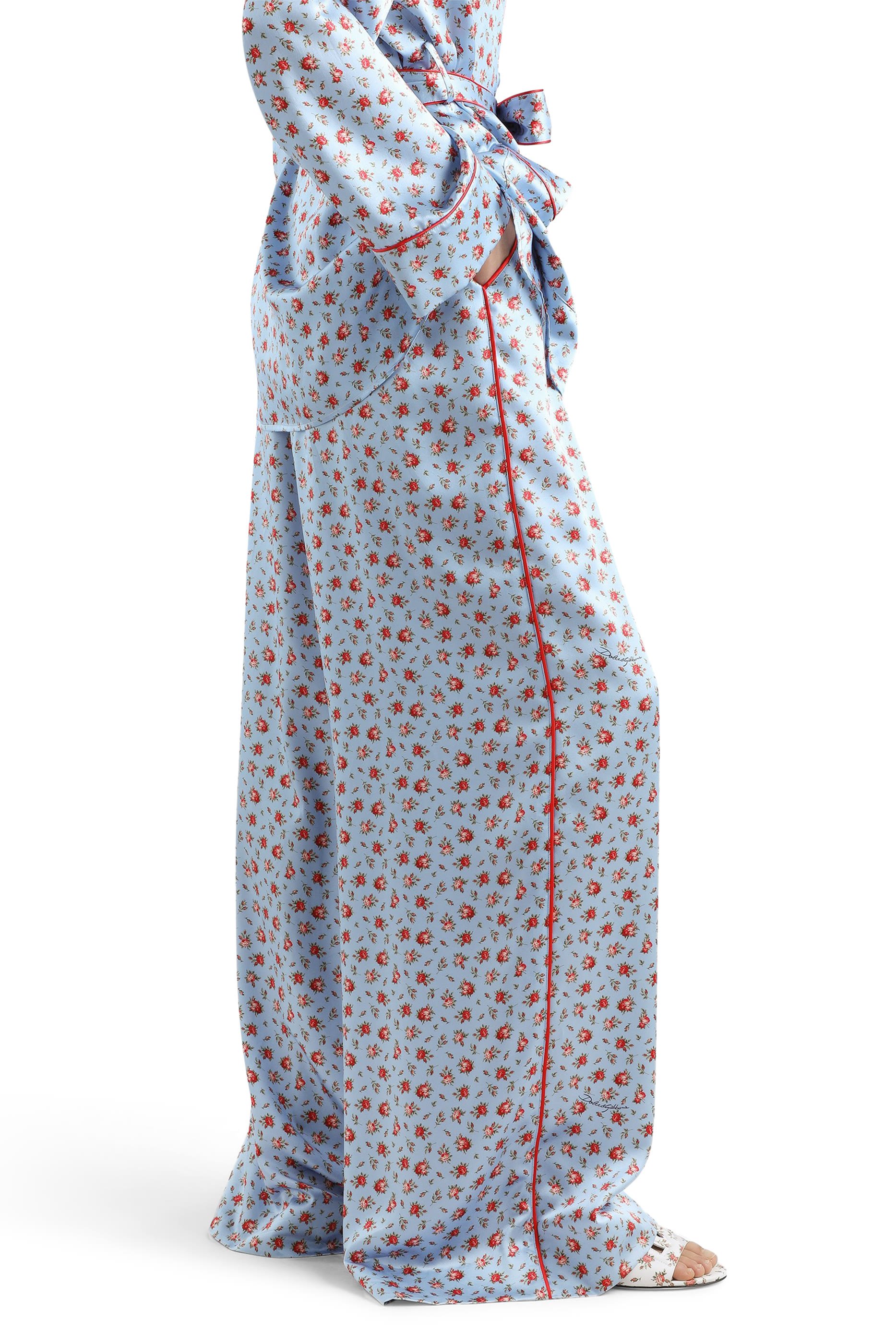 بنطال بقصة ساق واسعة ونقشة ورد بحجم صغير حرير