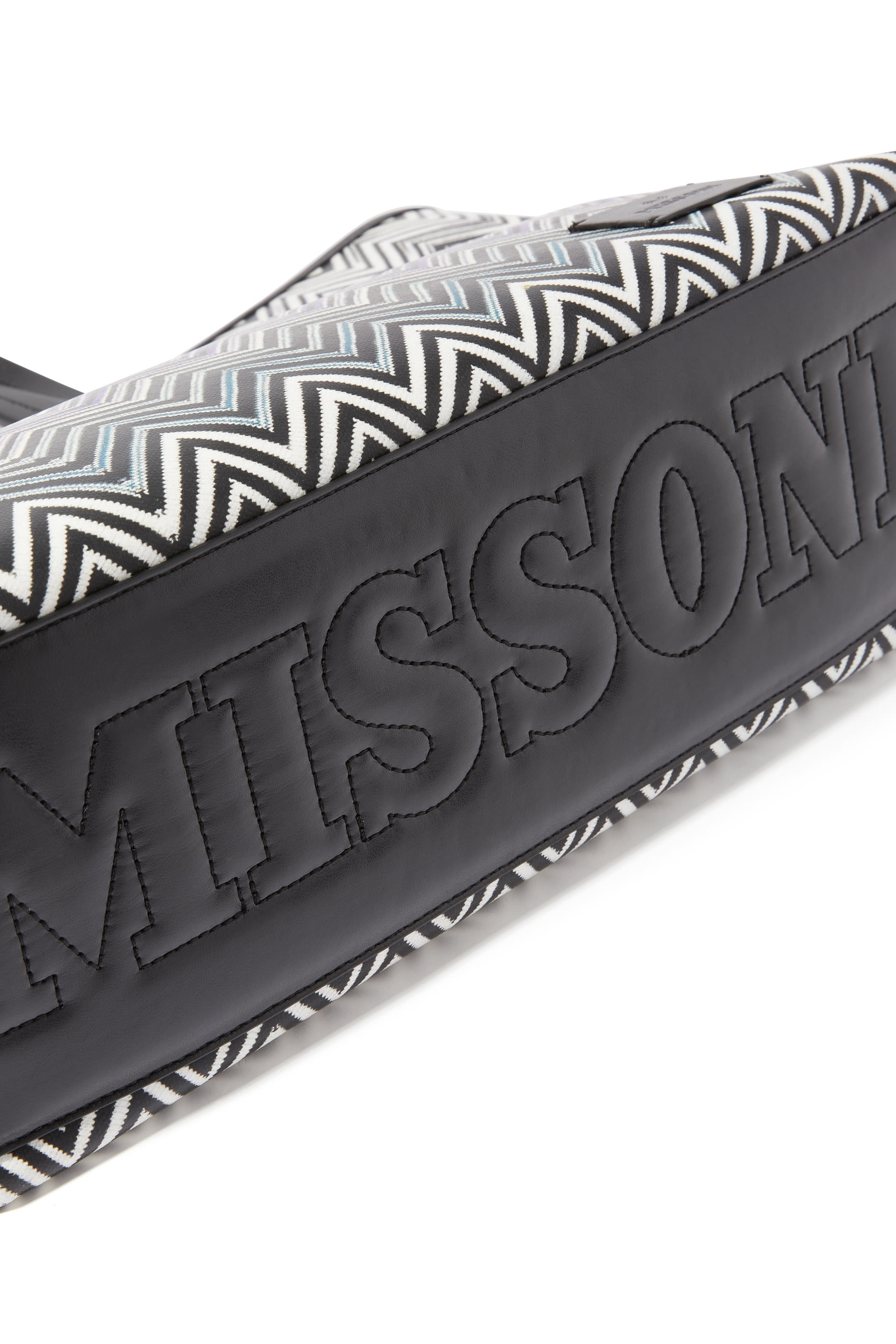 حقيبة يد متوسطة بنقشة خطوط متعرجة