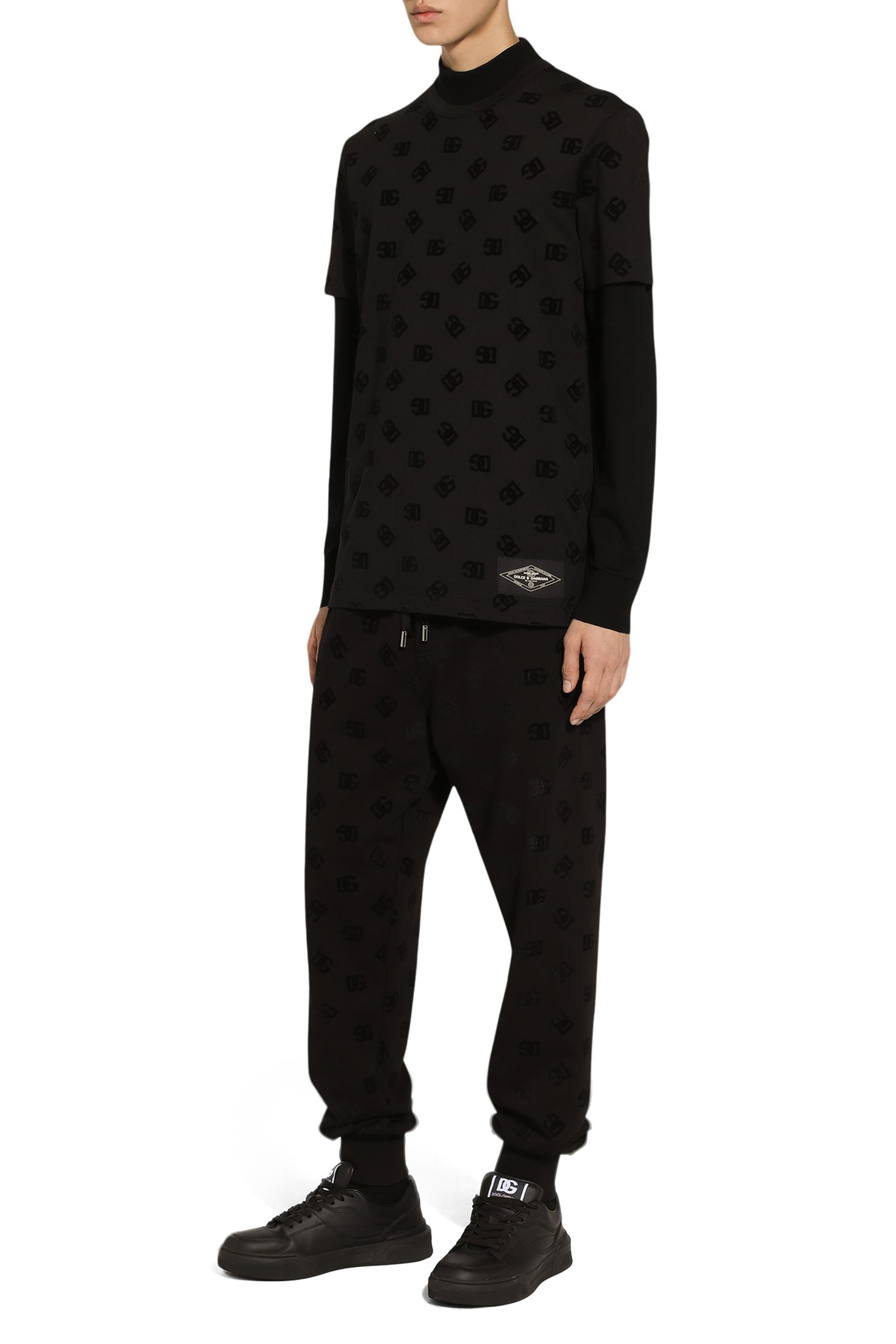 تيشيرت بطبعة حرفي شعار الماركة بالكامل قطن