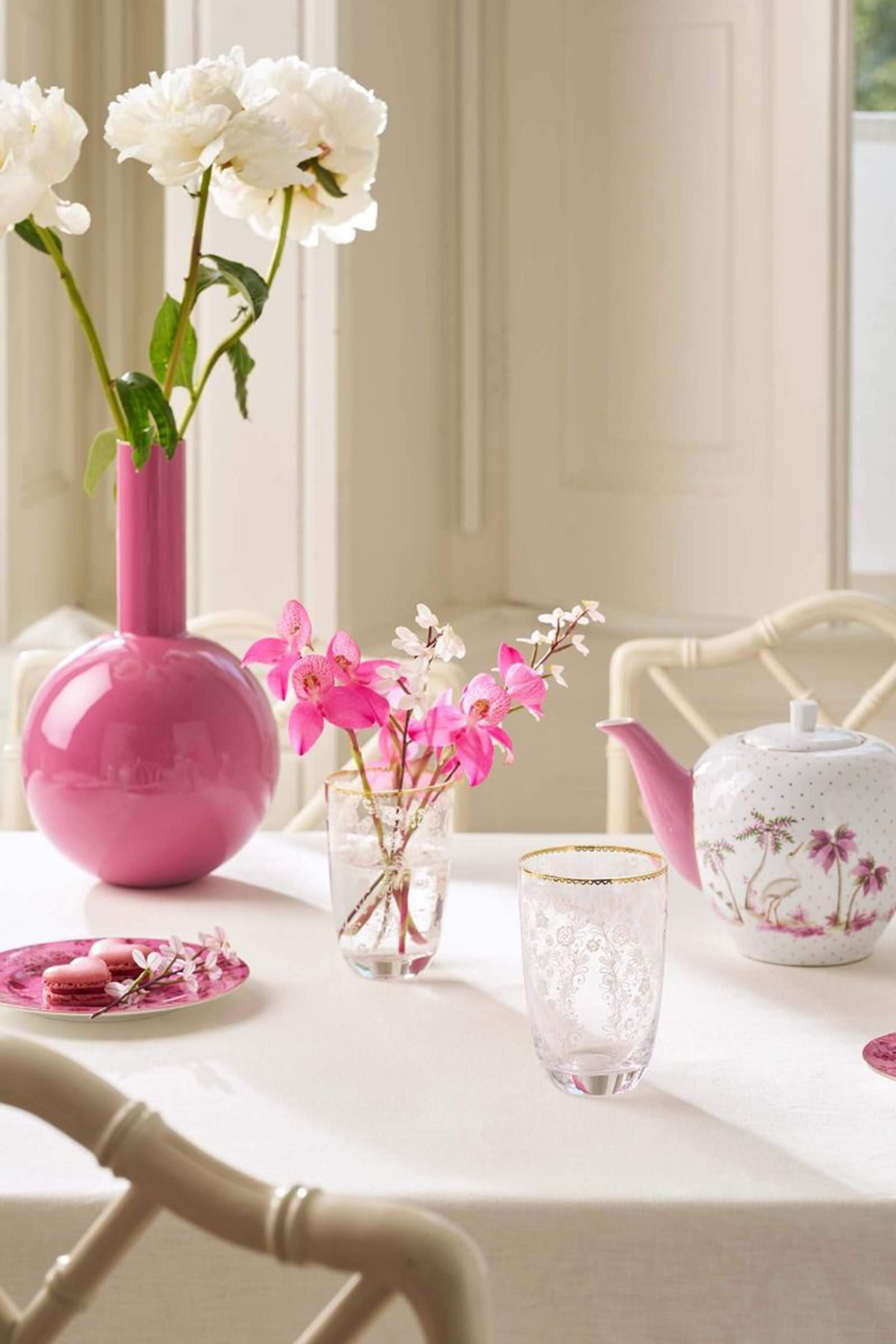 ٍكأس مشروبات طويل بنقشة زهور