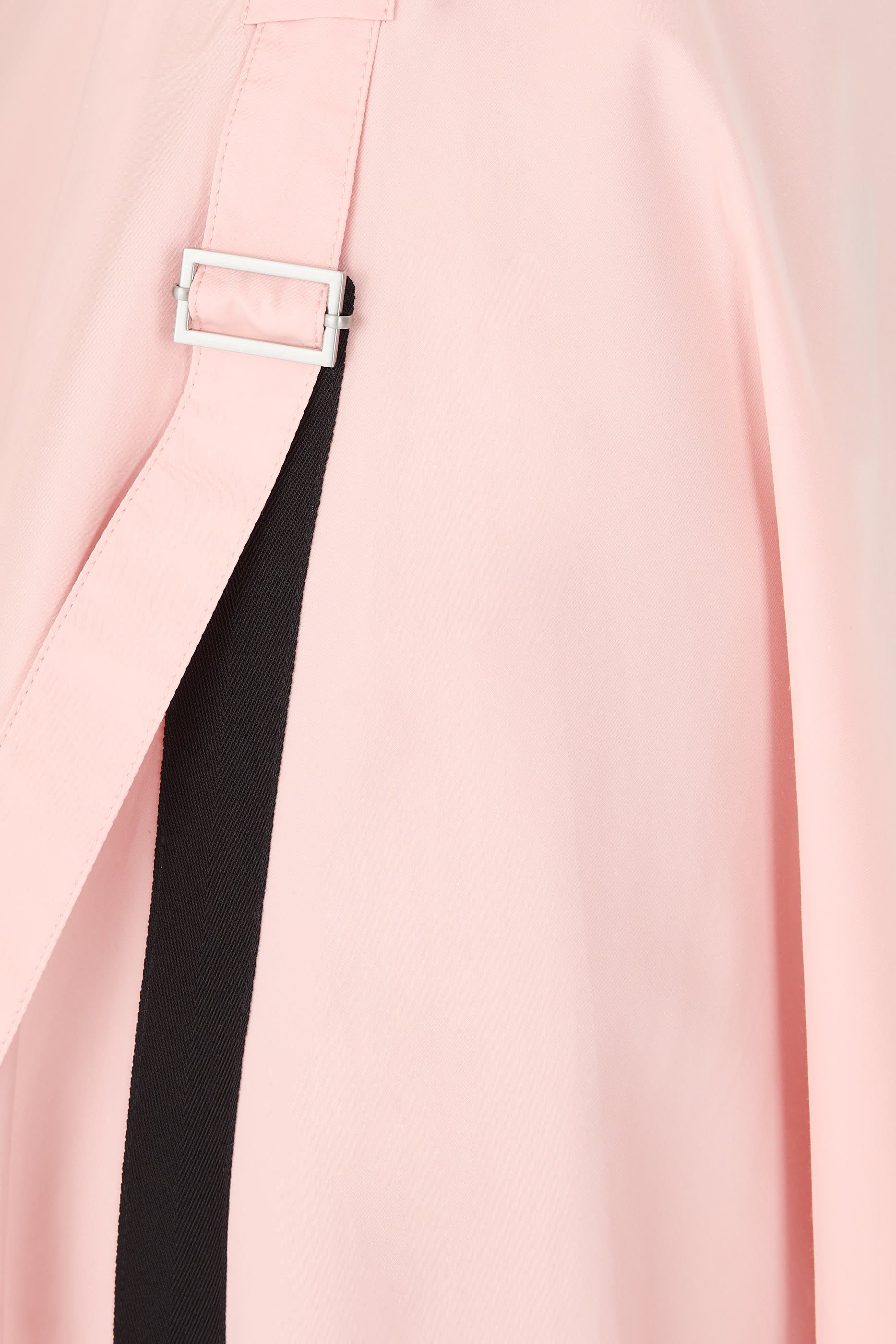 فستان بياقة V وأكمام بتصميم توليب