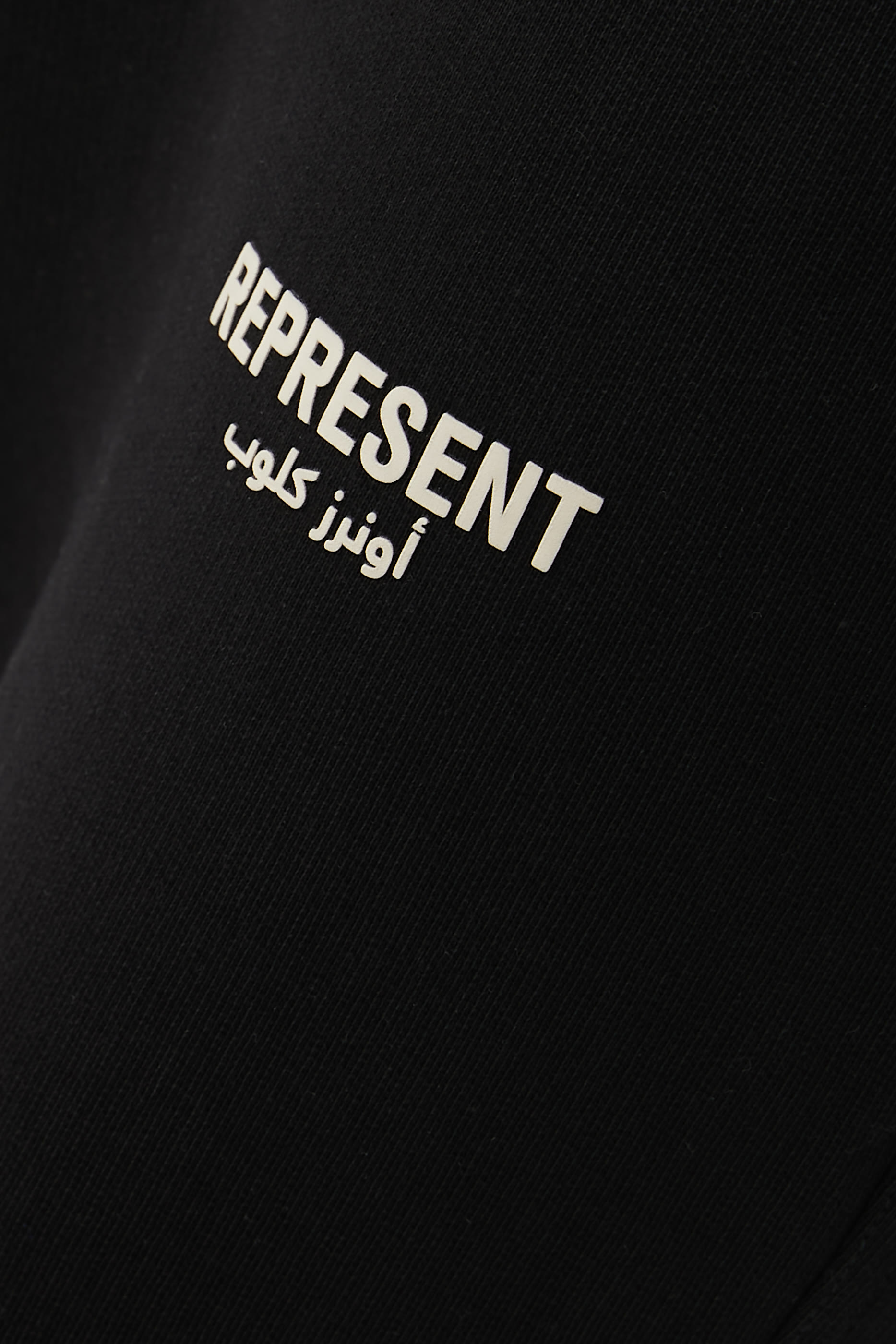 بنطال رياضي بشعار الماركة