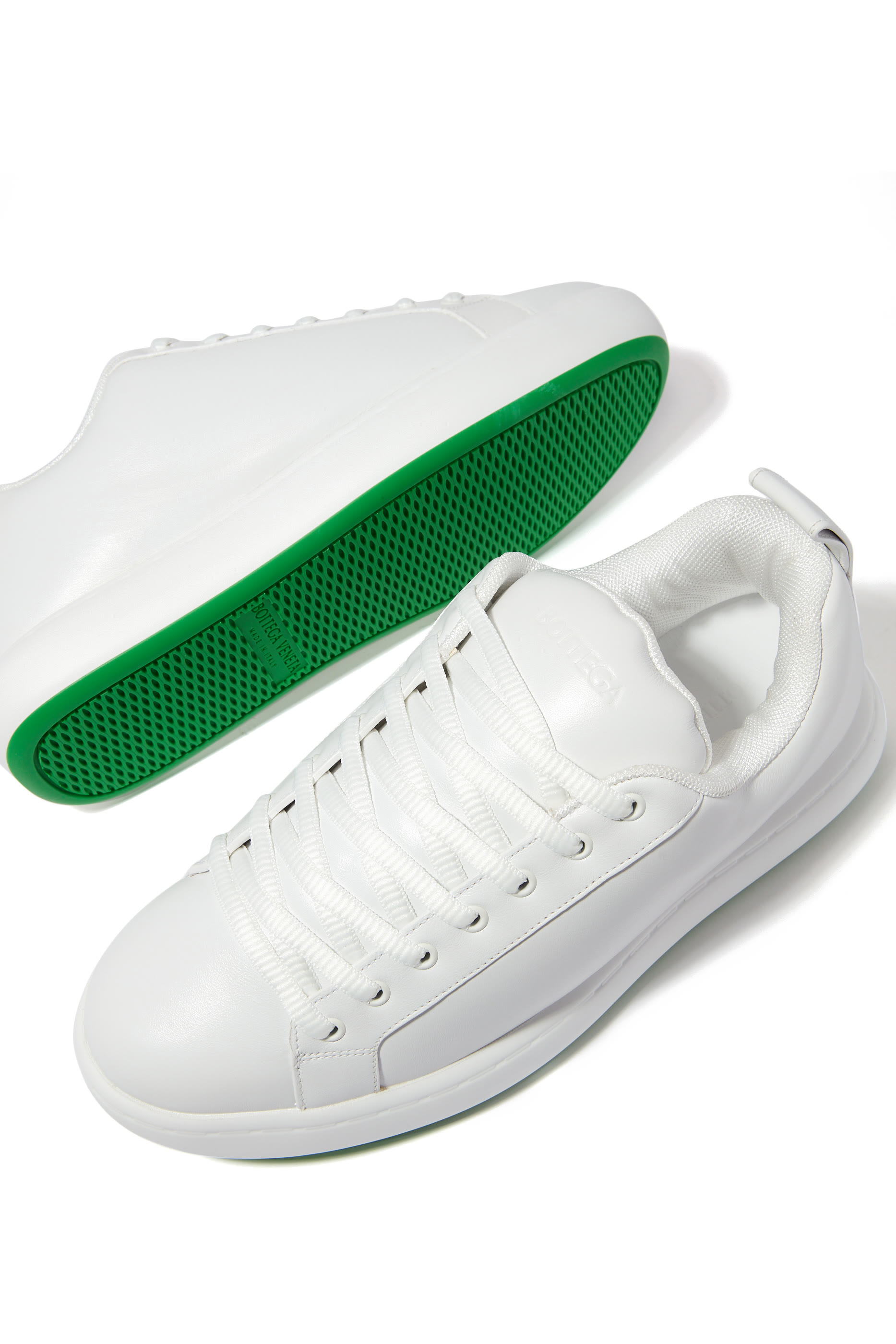 سنيكرز مبطن بتصميم وسادة 