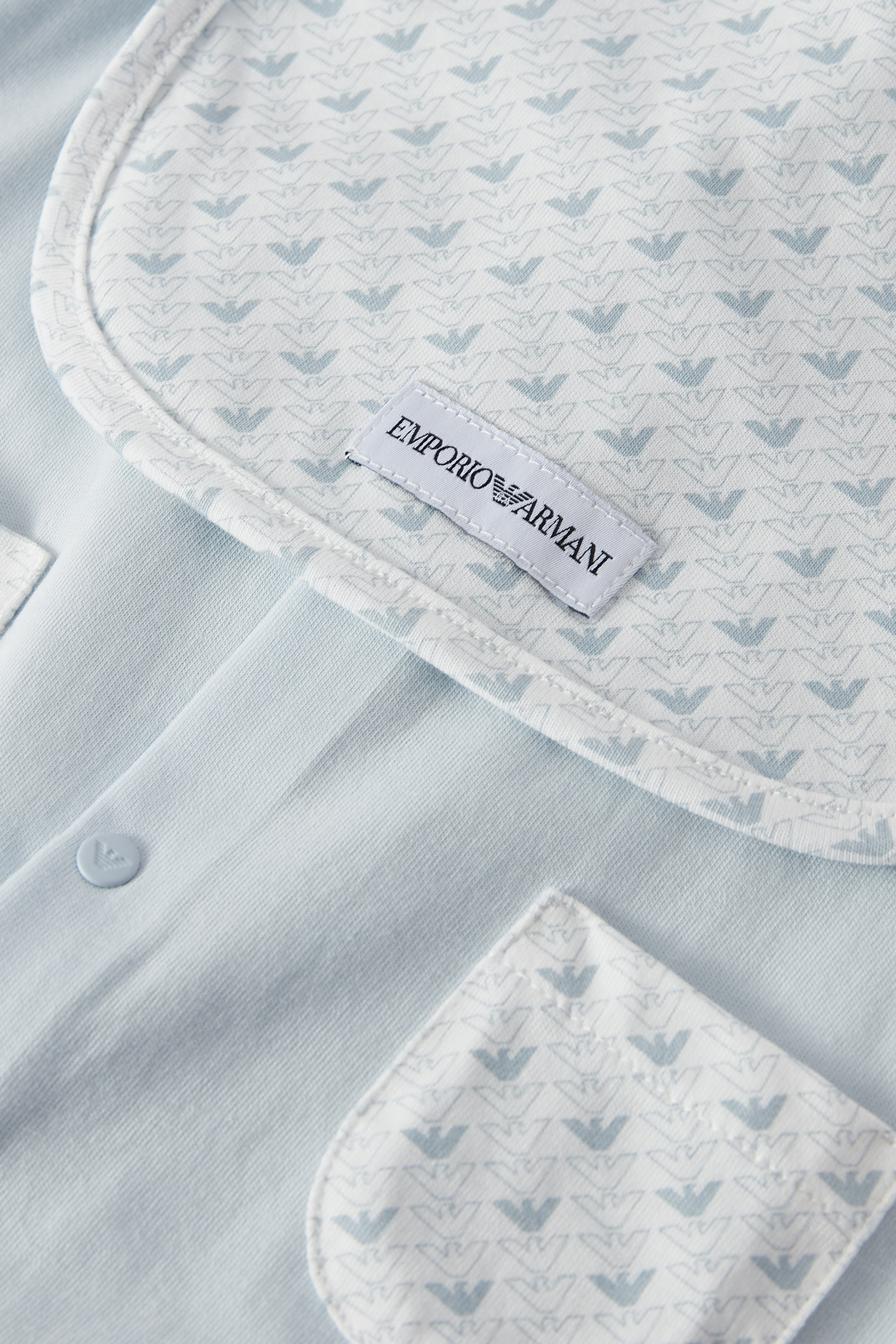 طقم جمبسوت وصدرية بشعار الماركة للأطفال