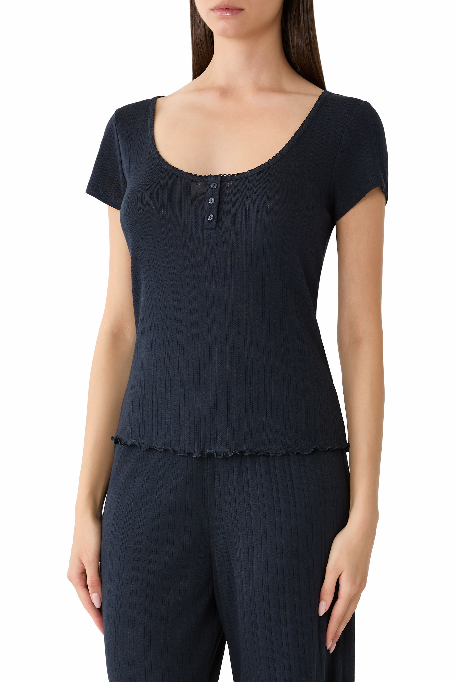 طقم بيجامة بوانتيل بياقة بحواف صدفية