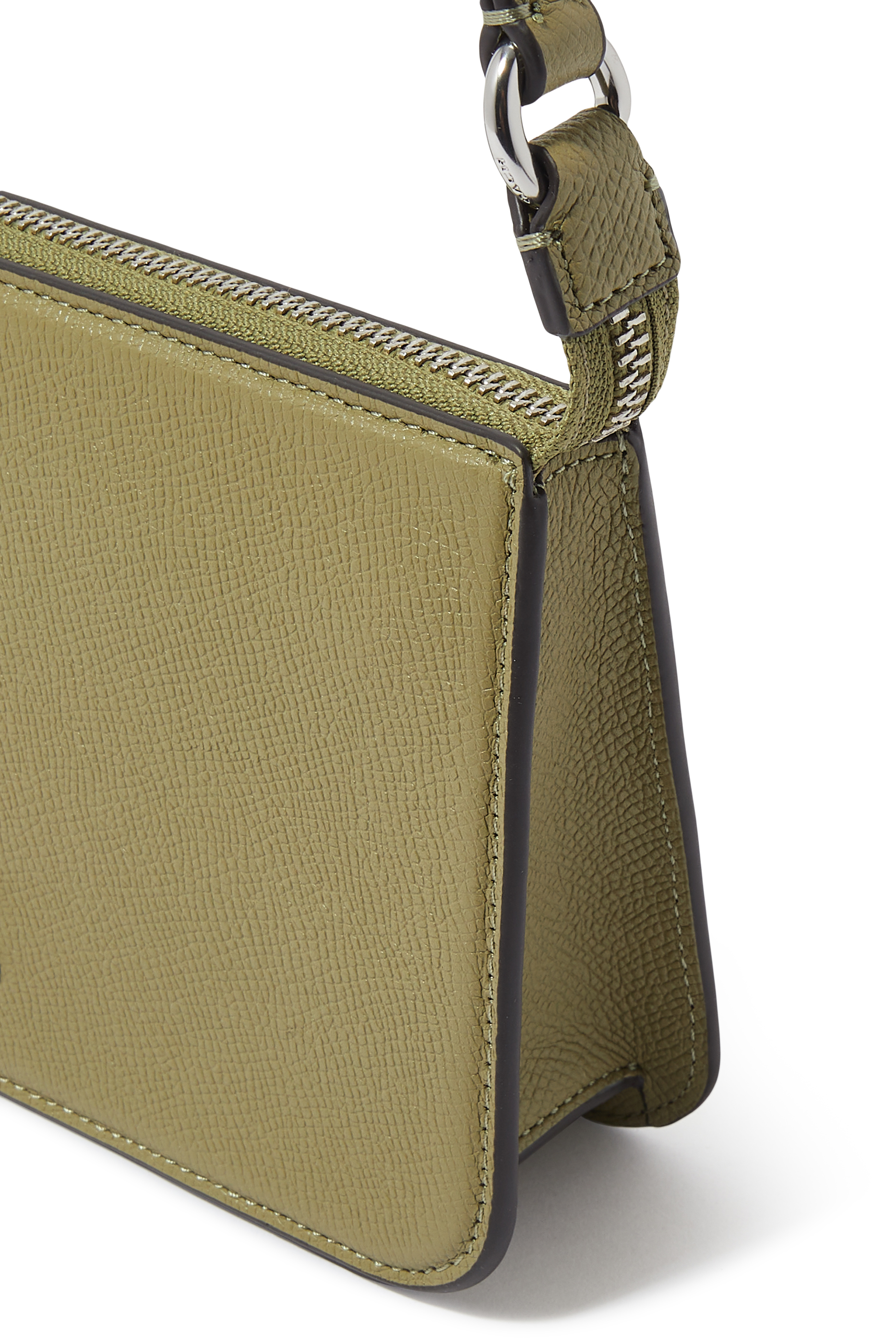 حقيبة صغيرة جلد