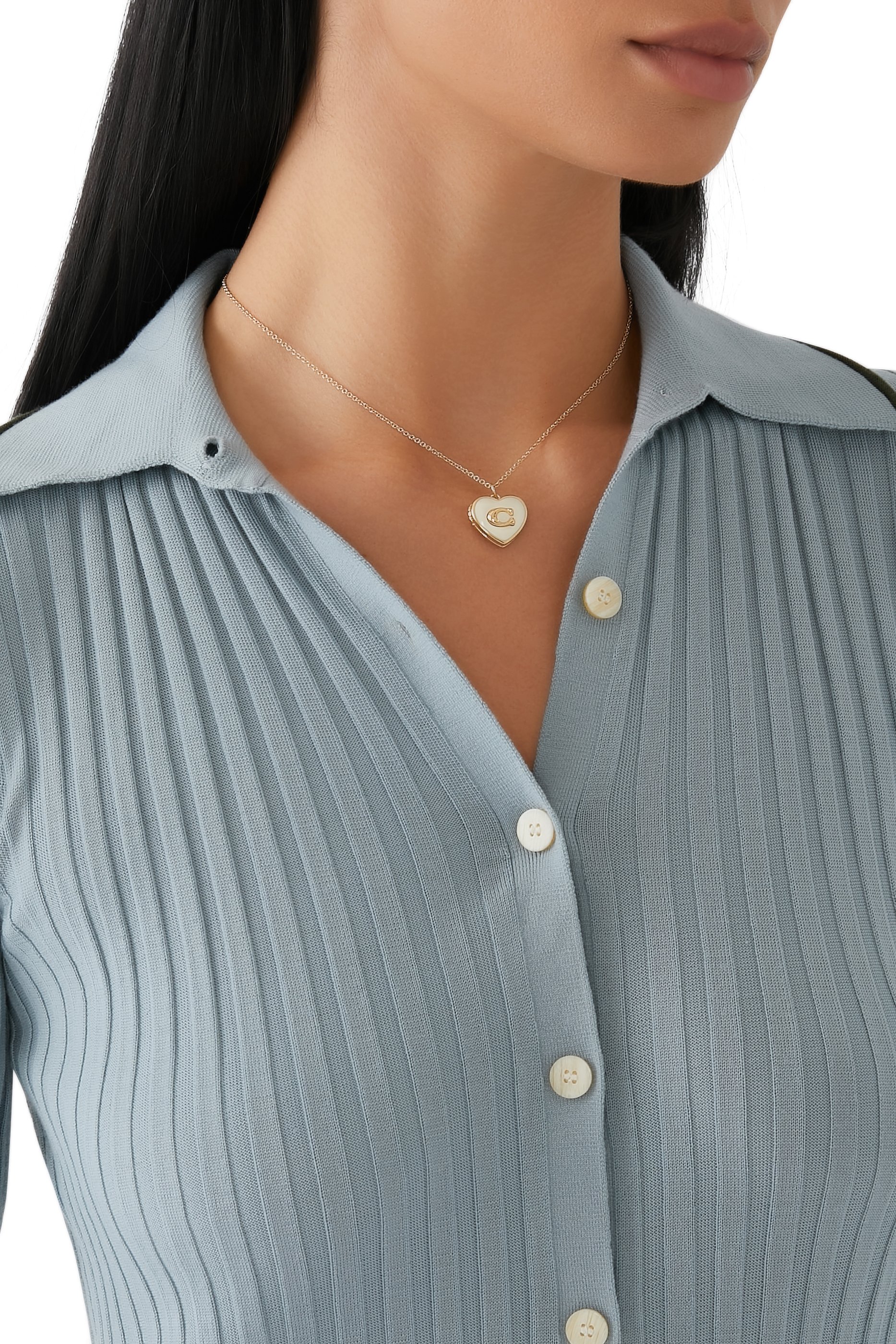 قلادة بقلب مطلي بالمينا