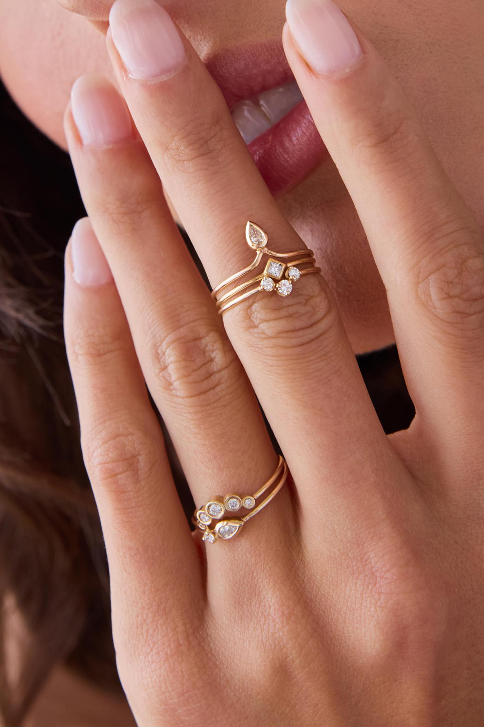 خاتم كراون مرصع بماس بتصميم كمثرى عمودي، ذهب أصفر عيار 14