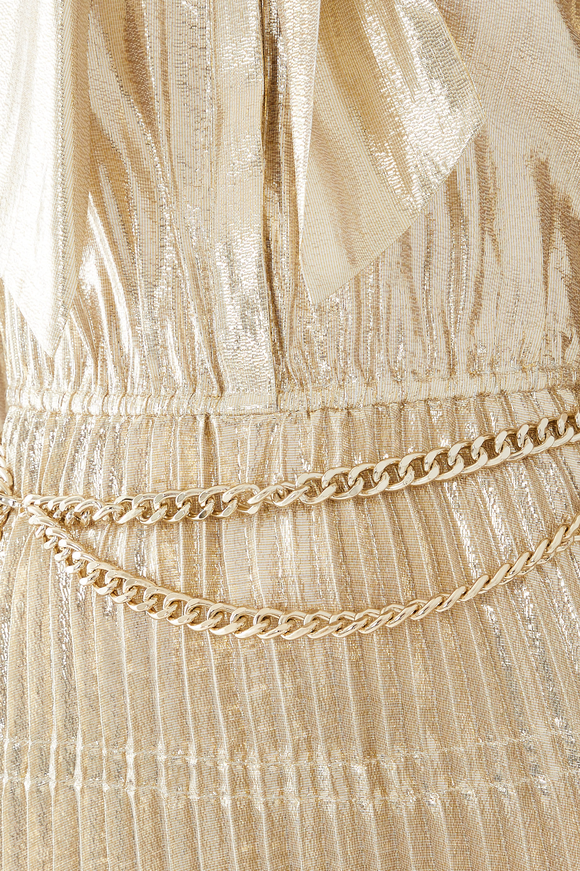 فستان طويل بربطة فيونكة