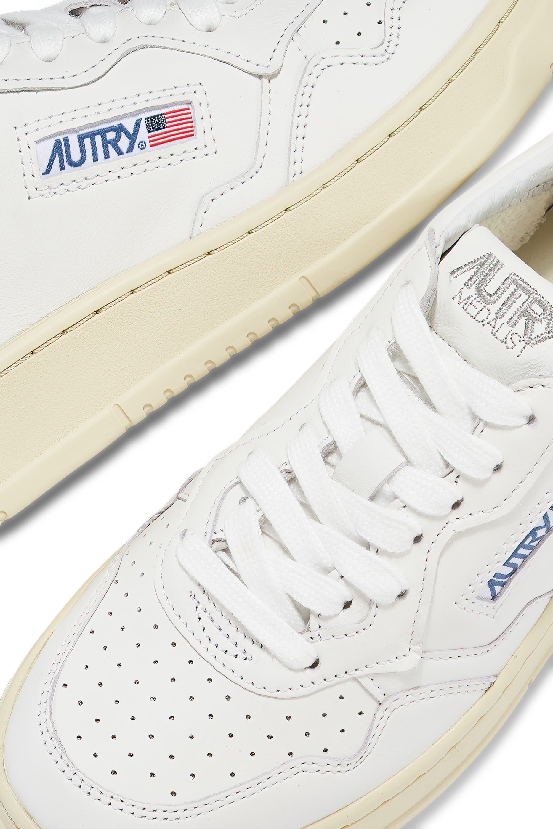 سنيكرز ميدالست بتصميم أسفل الكاحل