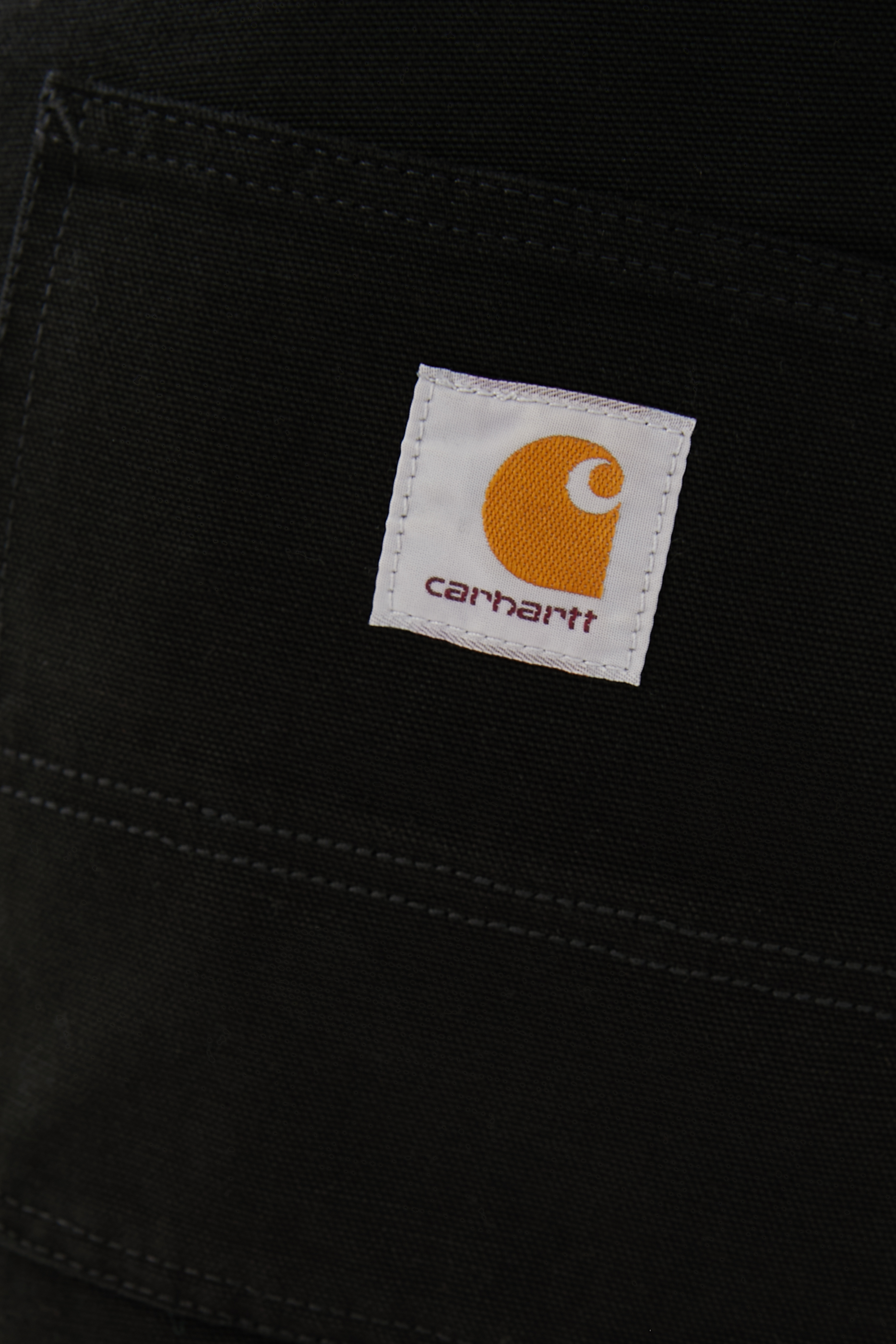 بنطال بطبقة إضافية على الركبة