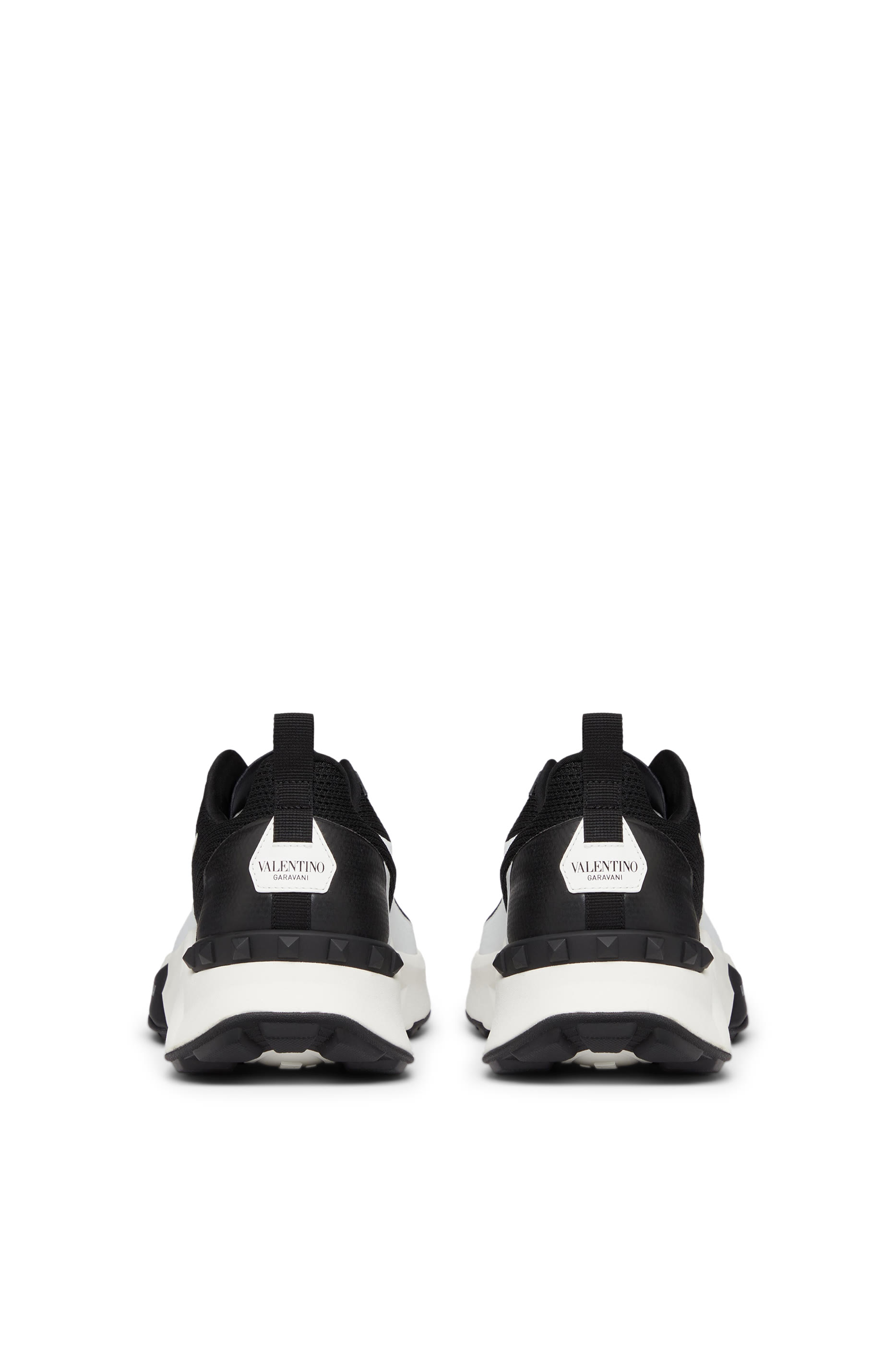 سنيكرز ترو آكت