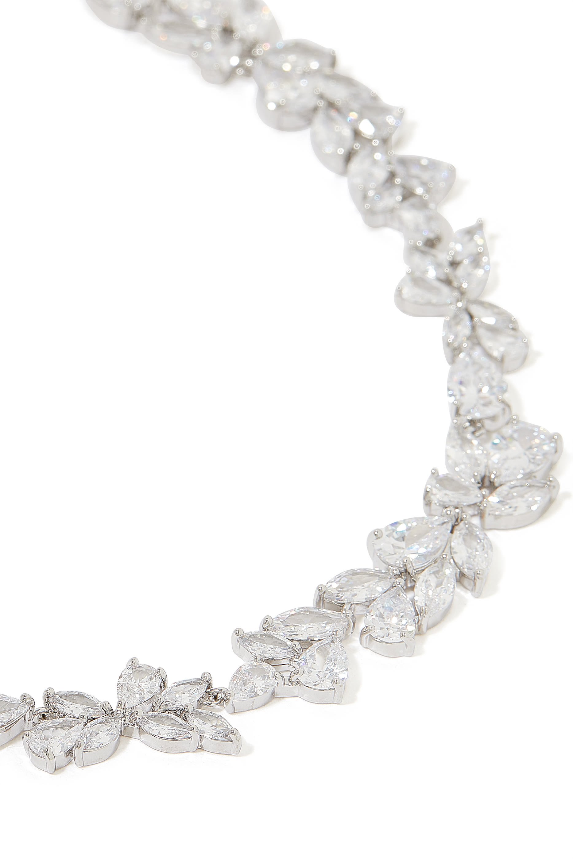 قلادة تنس بتصميم أوراق شجر